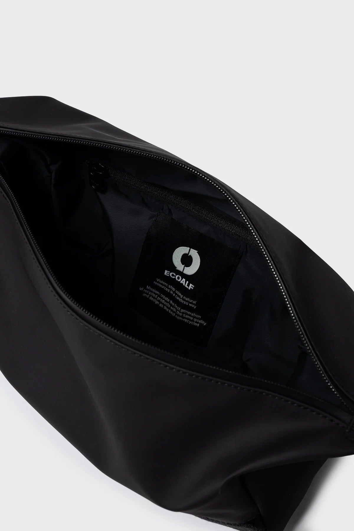ECOALF ARENY WR TOILETRY en color NEGRO (4)