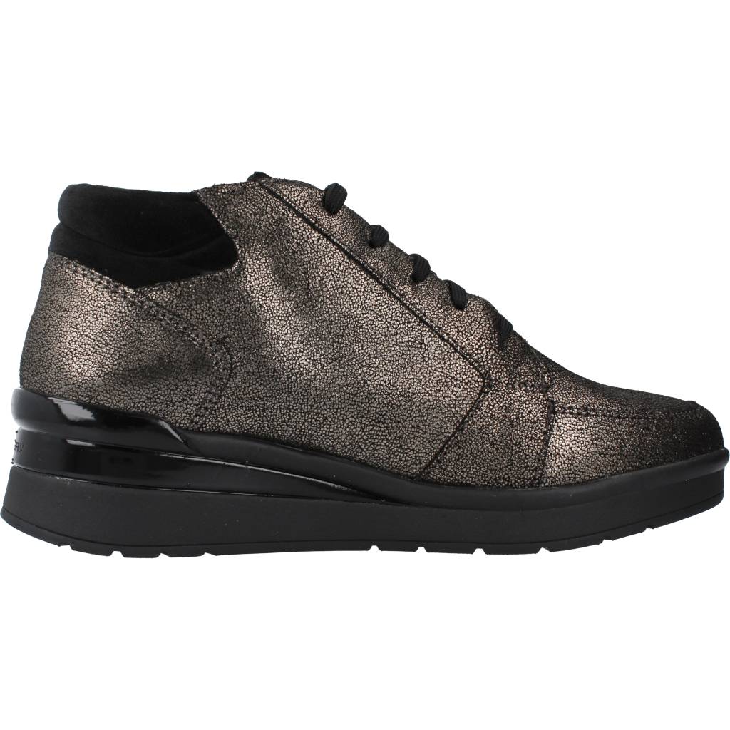 STONEFLY CREAM OUTDRY en color ORO (4)