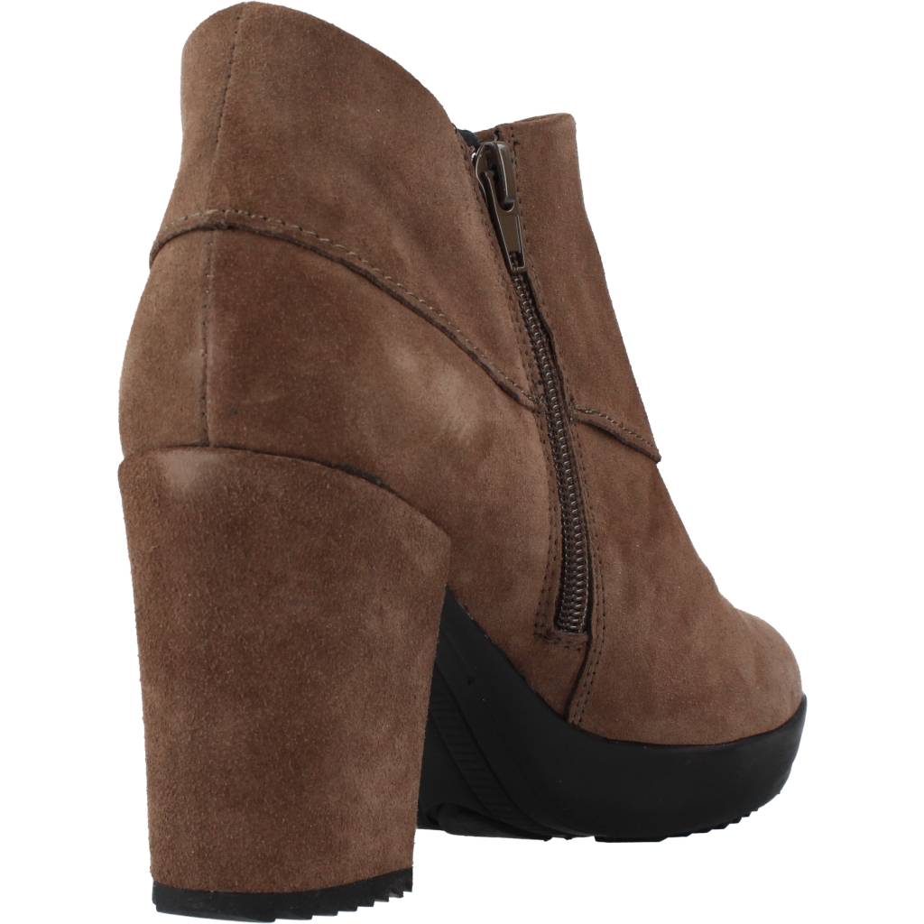 STONEFLY OPRAH VELOUR en color MARRON (3)
