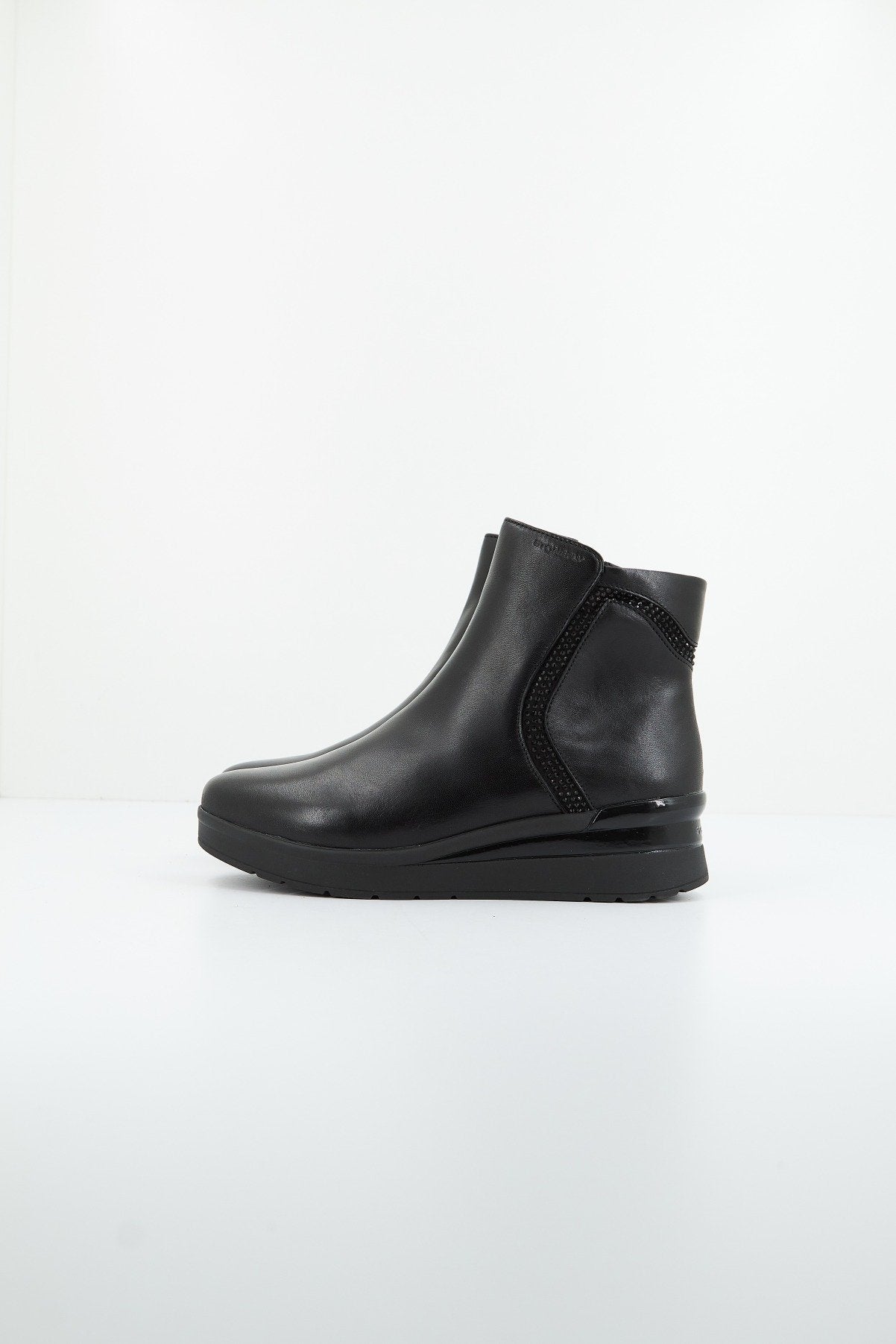 STONEFLY CREAM NAPPA LTH en color NEGRO (1)