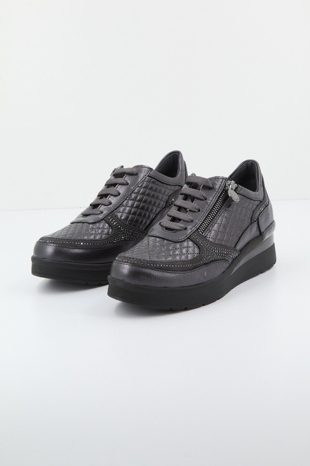 STONEFLY CREAM LAMINATED LTH en color GRIS (1)