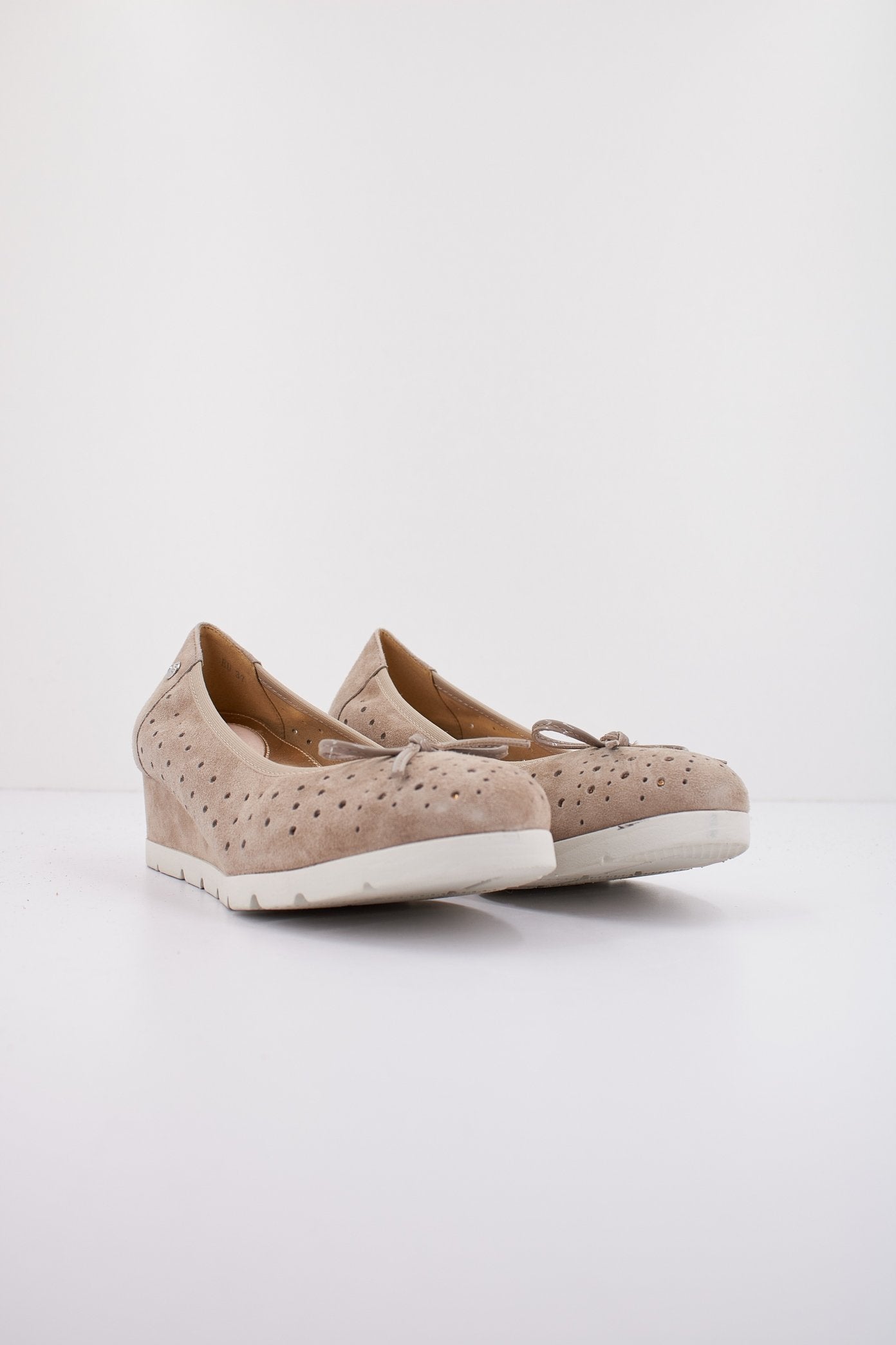 STONEFLY MILLY GOAT SUEDE en color BEIS (2)