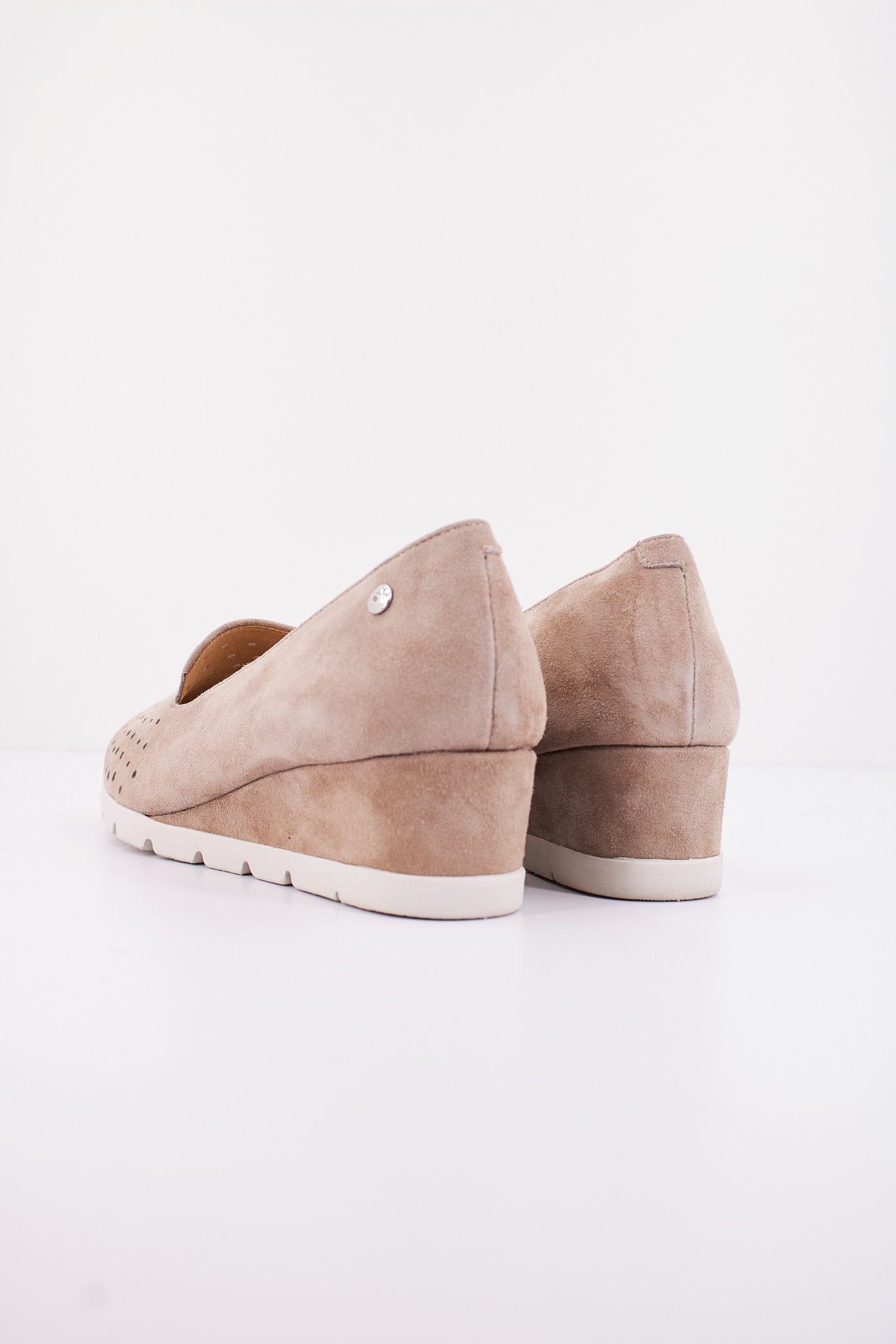 STONEFLY MILLY GOAT SUEDE en color MARRON CLARO (3)