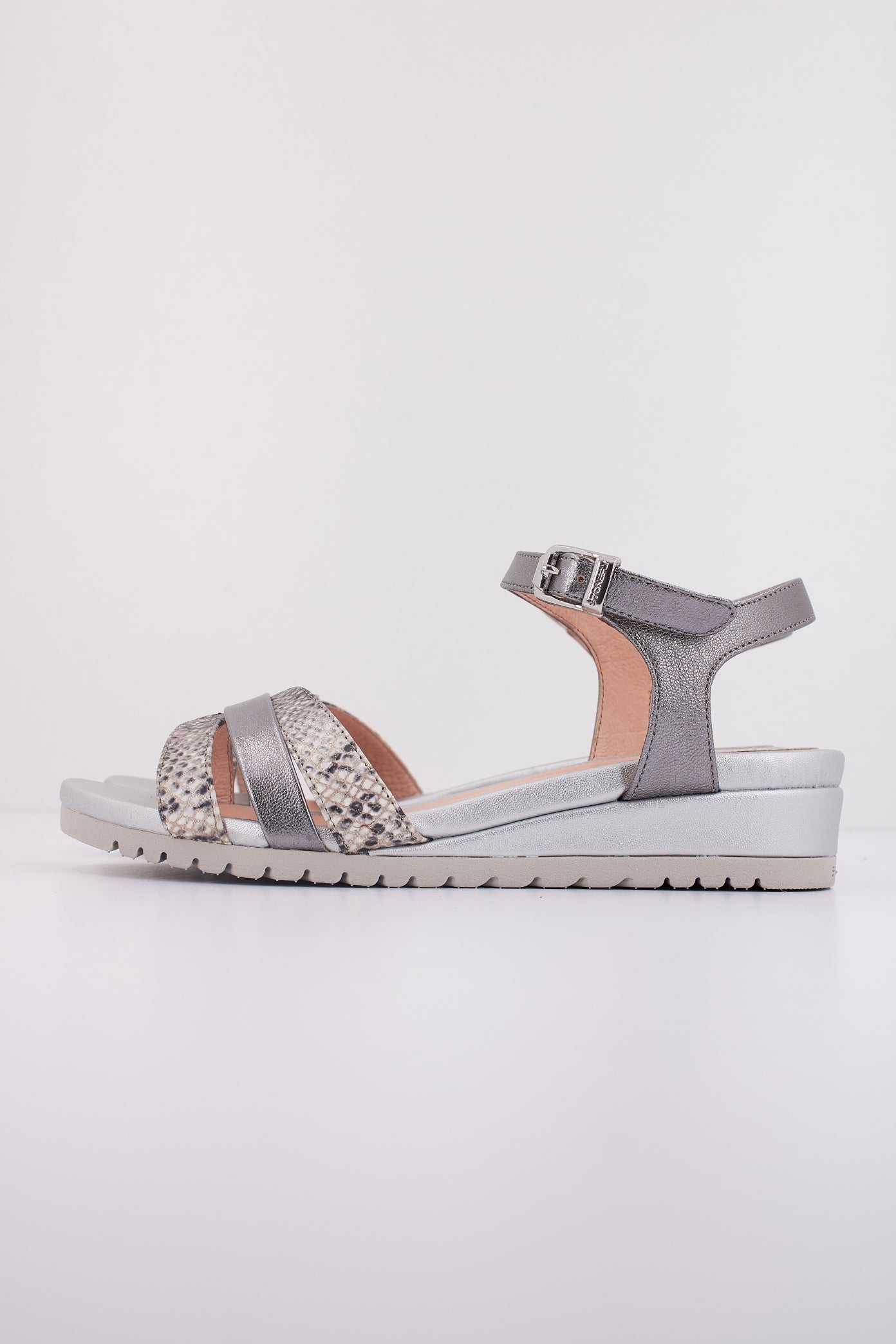 STONEFLY CHER SNAKE EMBOSSED LTH/L en color PLATA (1)