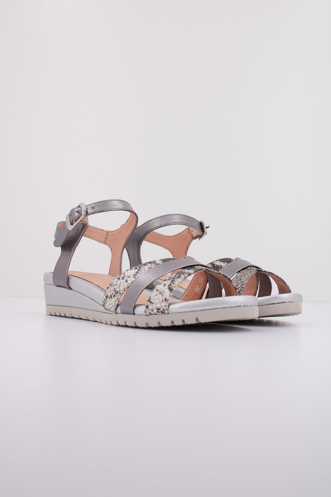 STONEFLY CHER SNAKE EMBOSSED LTH/L en color PLATA (2)