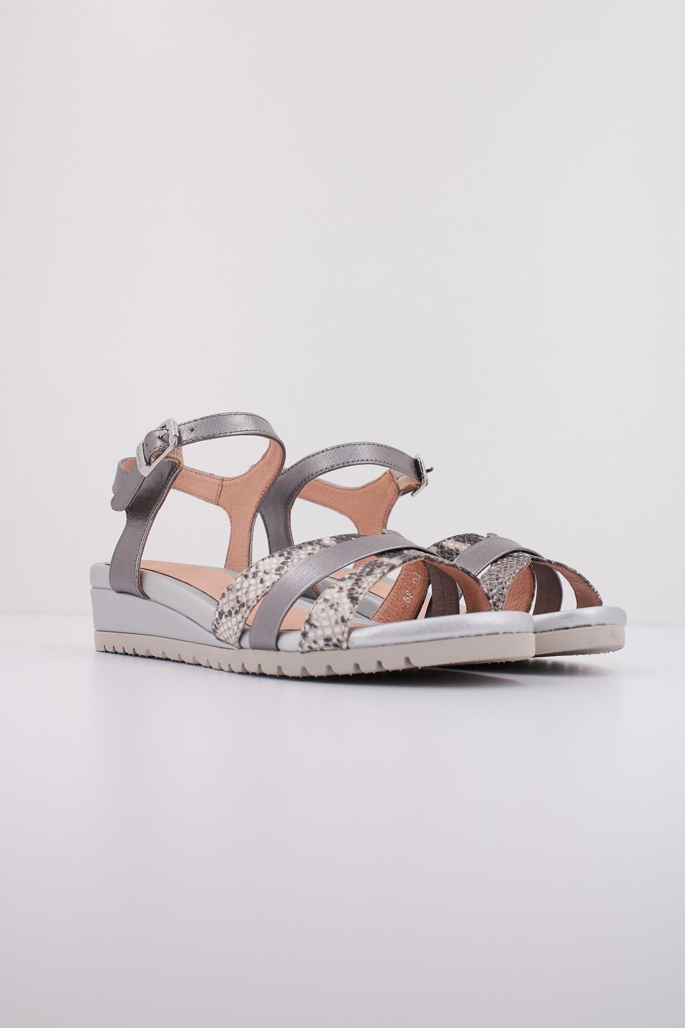 STONEFLY CHER SNAKE EMBOSSED LTH/L en color PLATA (2)