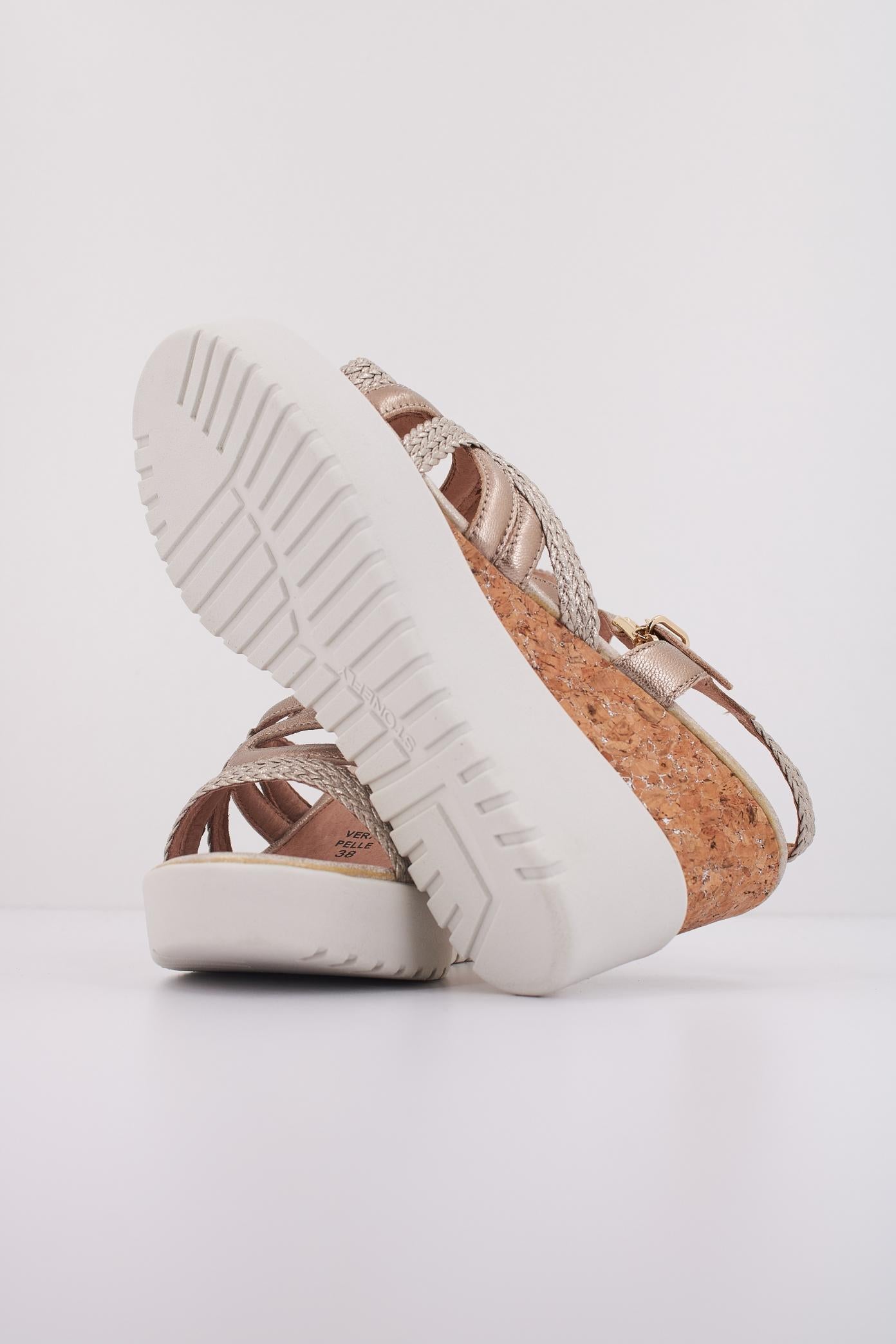 STONEFLY ELY LAMINATED LTH en color ORO (5)