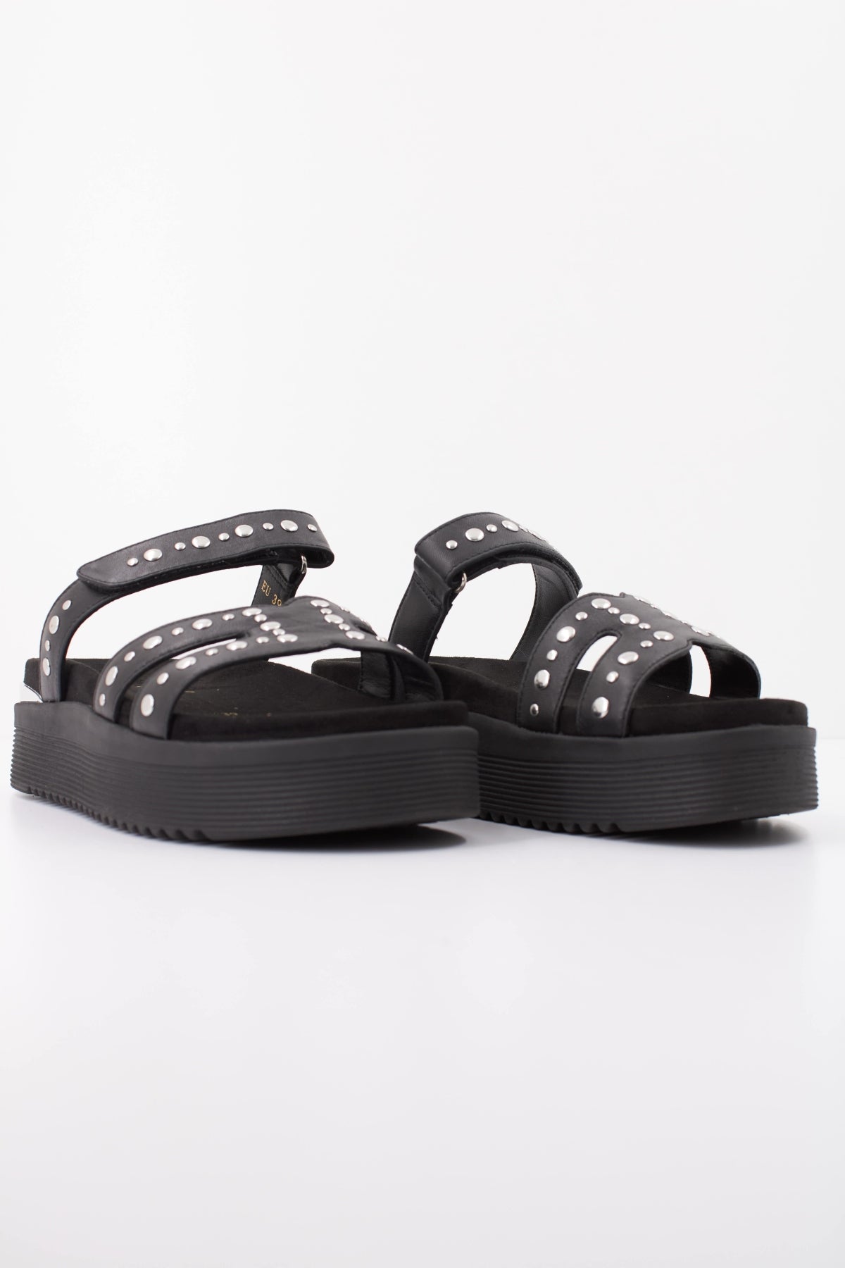 STONEFLY ELENA NAP STUDS en color NEGRO (2)