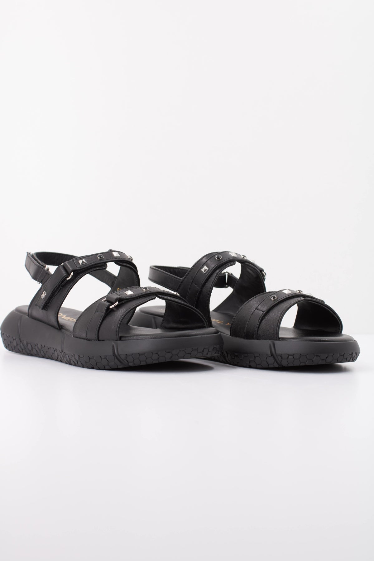STONEFLY ZOE NAP STUDS en color NEGRO (2)