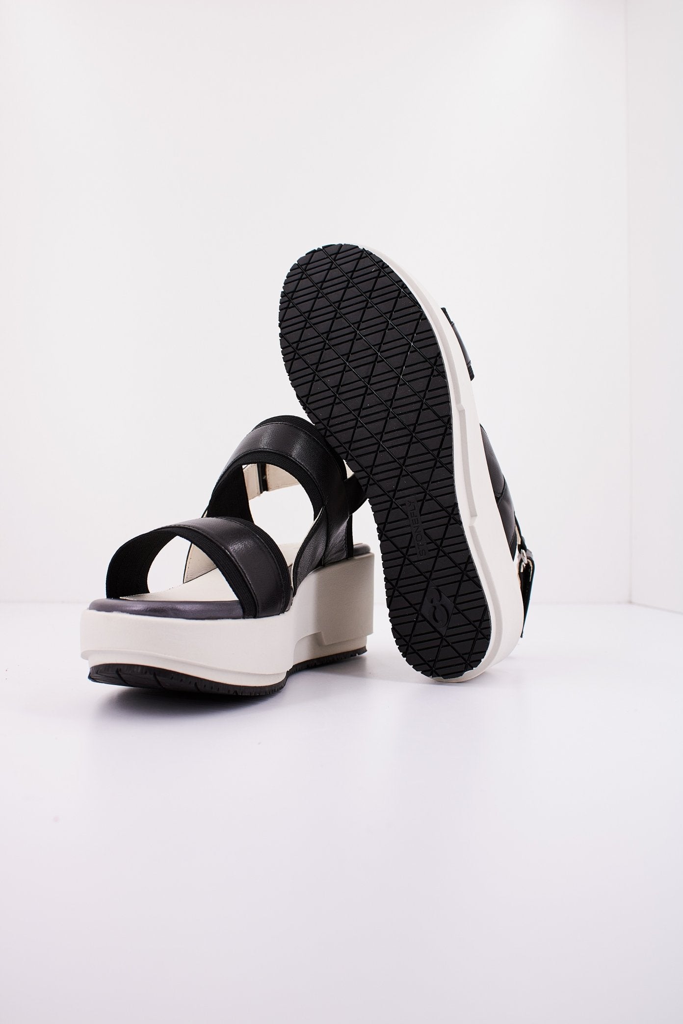 STONEFLY KETTY LAMINATED LTH en color NEGRO (4)