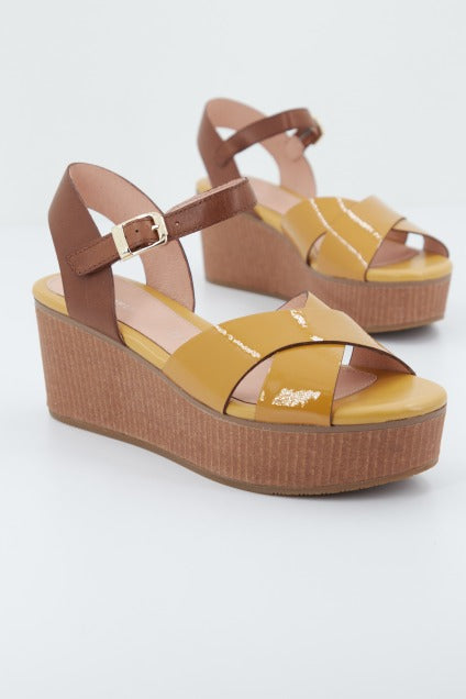 STONEFLY DIVA en color MARRON (1)