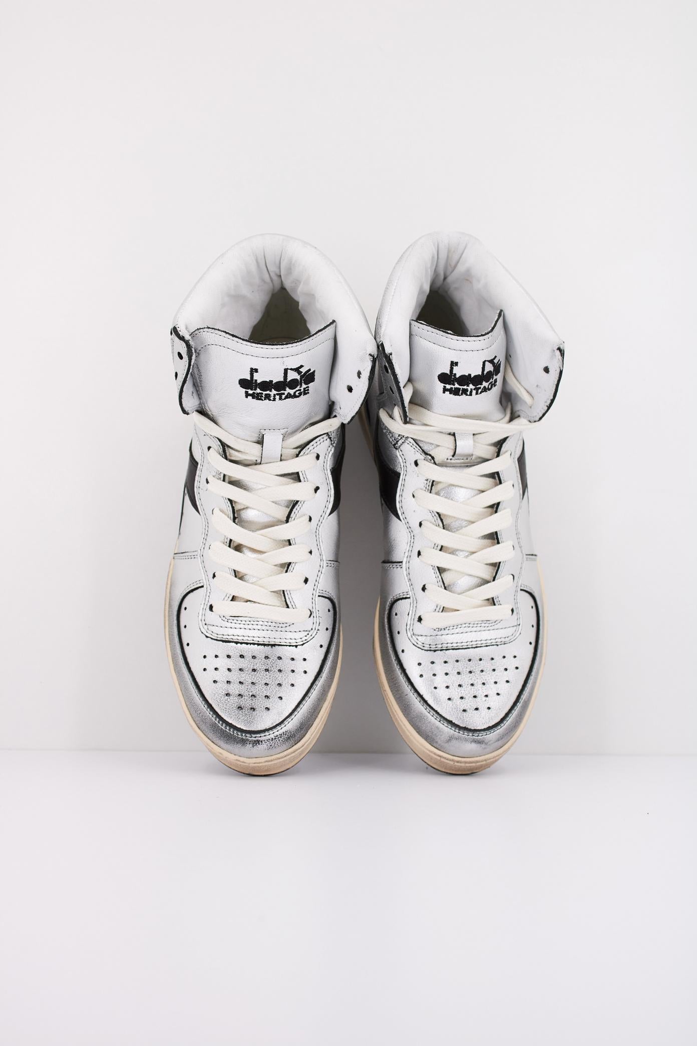 DIADORA HERITAGE BASKET USED en color PLATA (3)