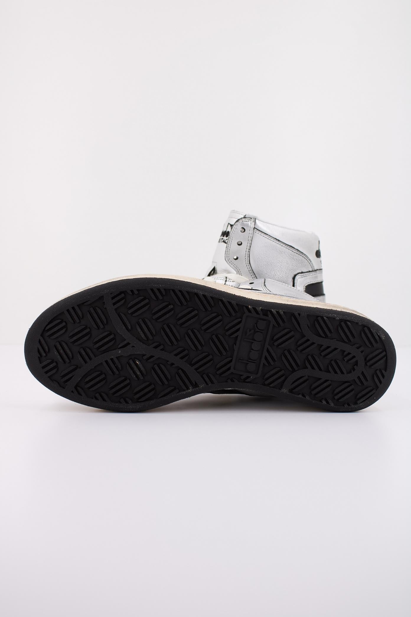 DIADORA HERITAGE BASKET USED en color PLATA (5)