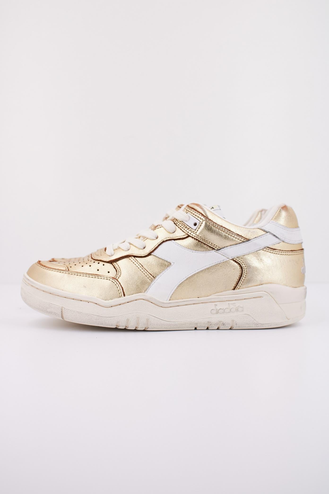 DIADORA HERITAGE METAL WN en color ORO (1)