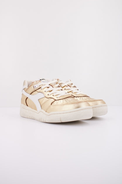 DIADORA HERITAGE METAL WN en color ORO (2)
