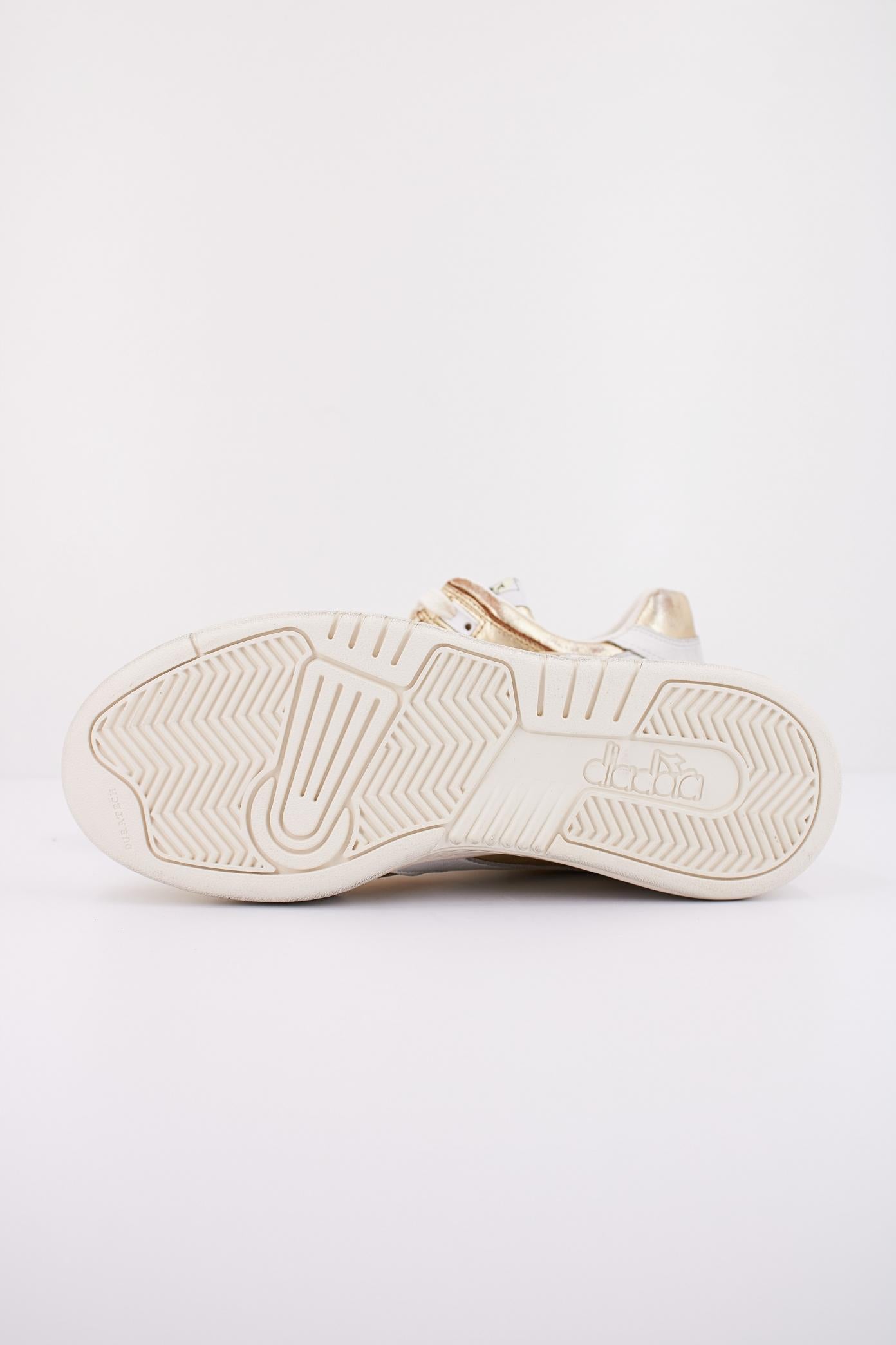 DIADORA HERITAGE METAL WN en color ORO (5)