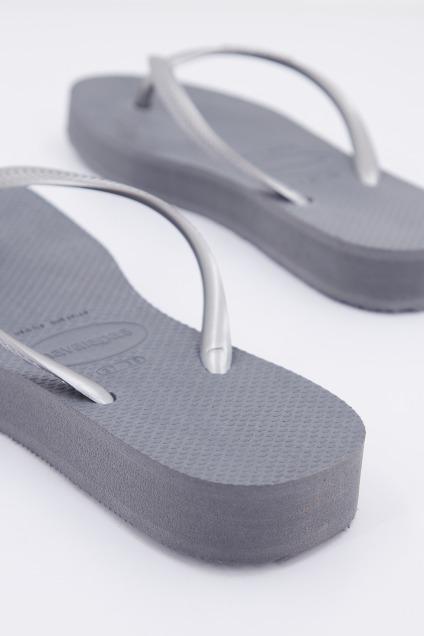 HAVAIANAS SLIM FLATFORM en color GRIS (3)
