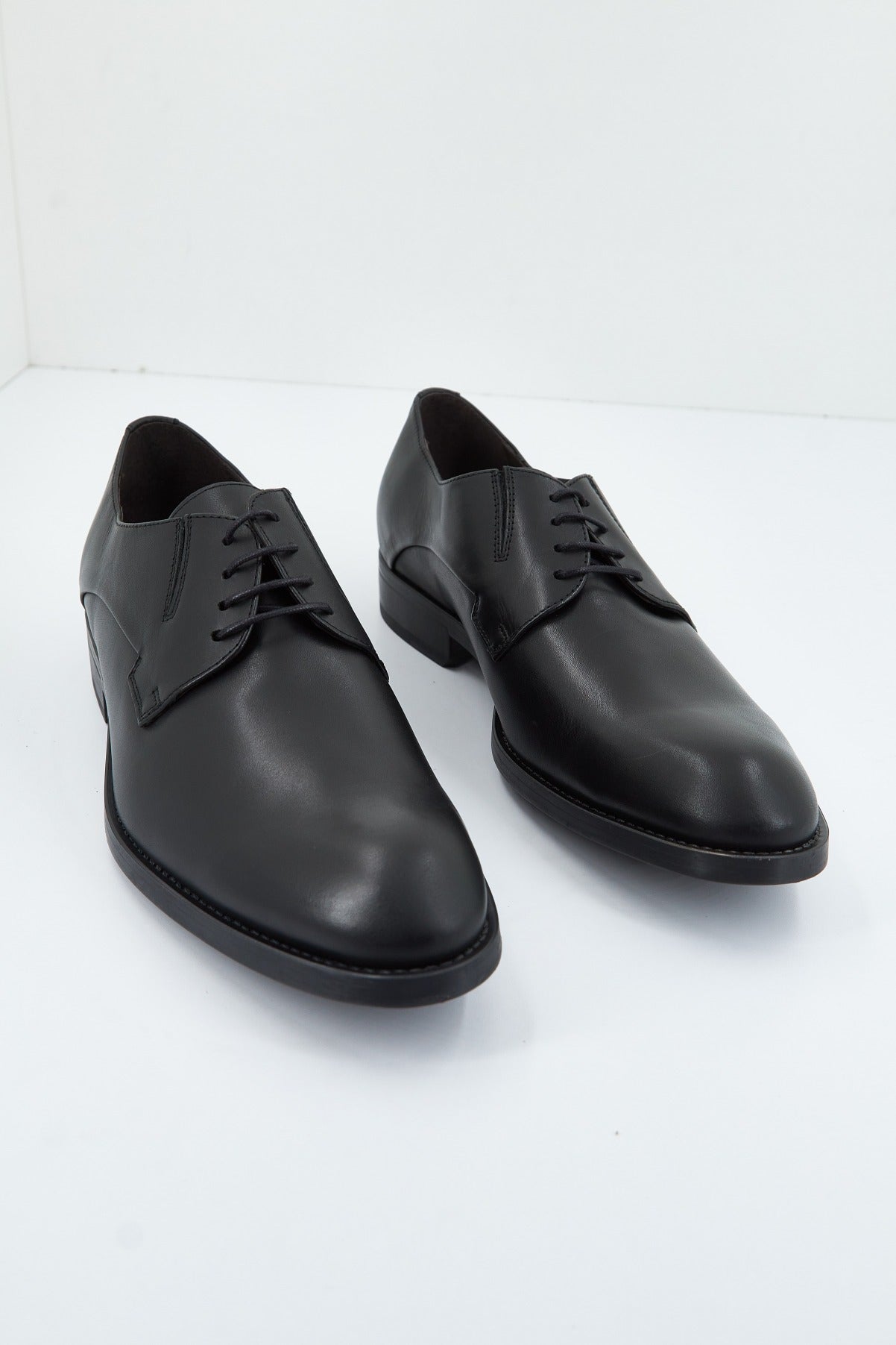 SERGIO SERRANO S en color NEGRO  (2)