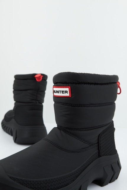 HUNTER INTREPID SHORT SNOW BOOT en color NEGRO (4)