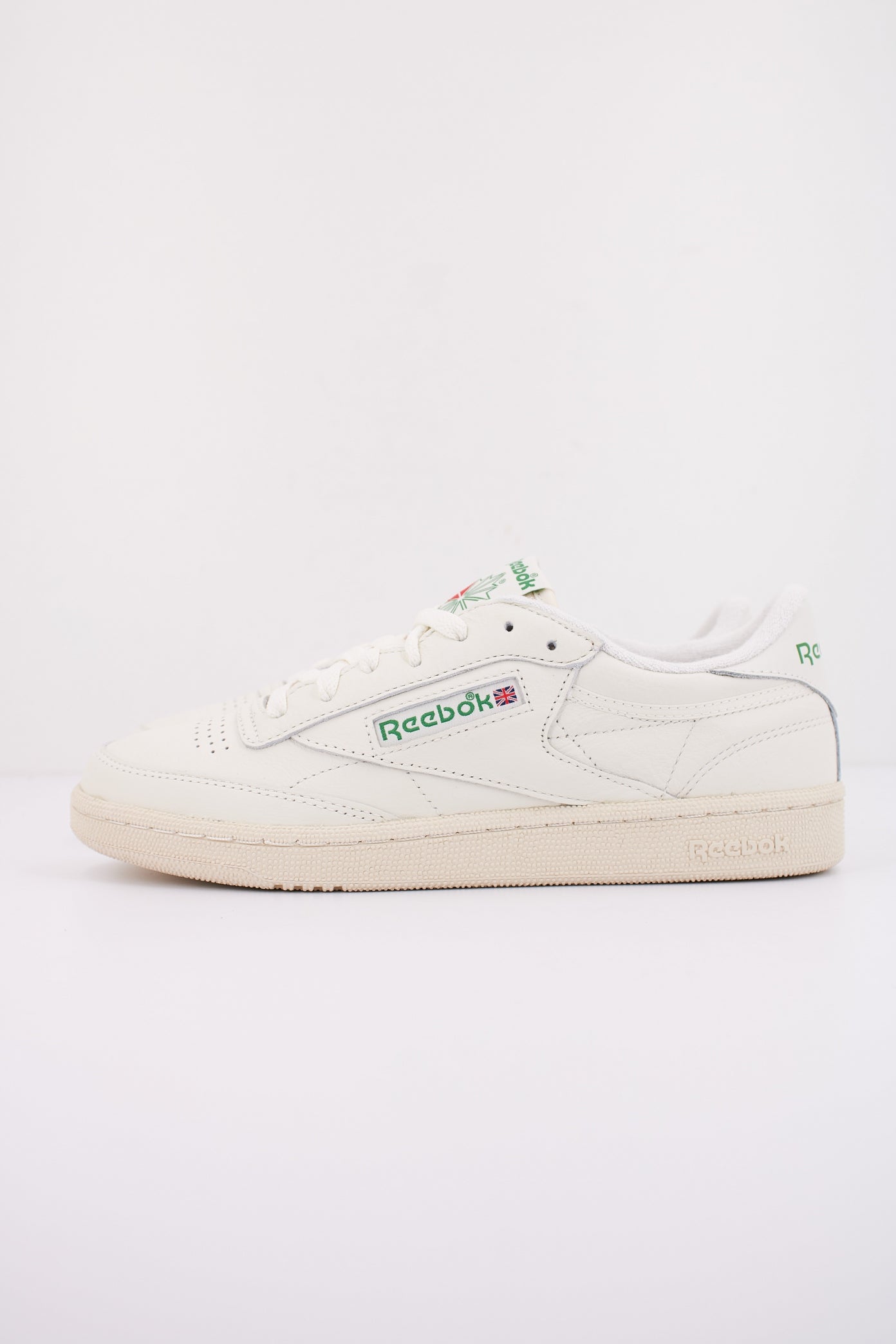 REEBOK CLUB C VINTAGE en color BEIS (1)