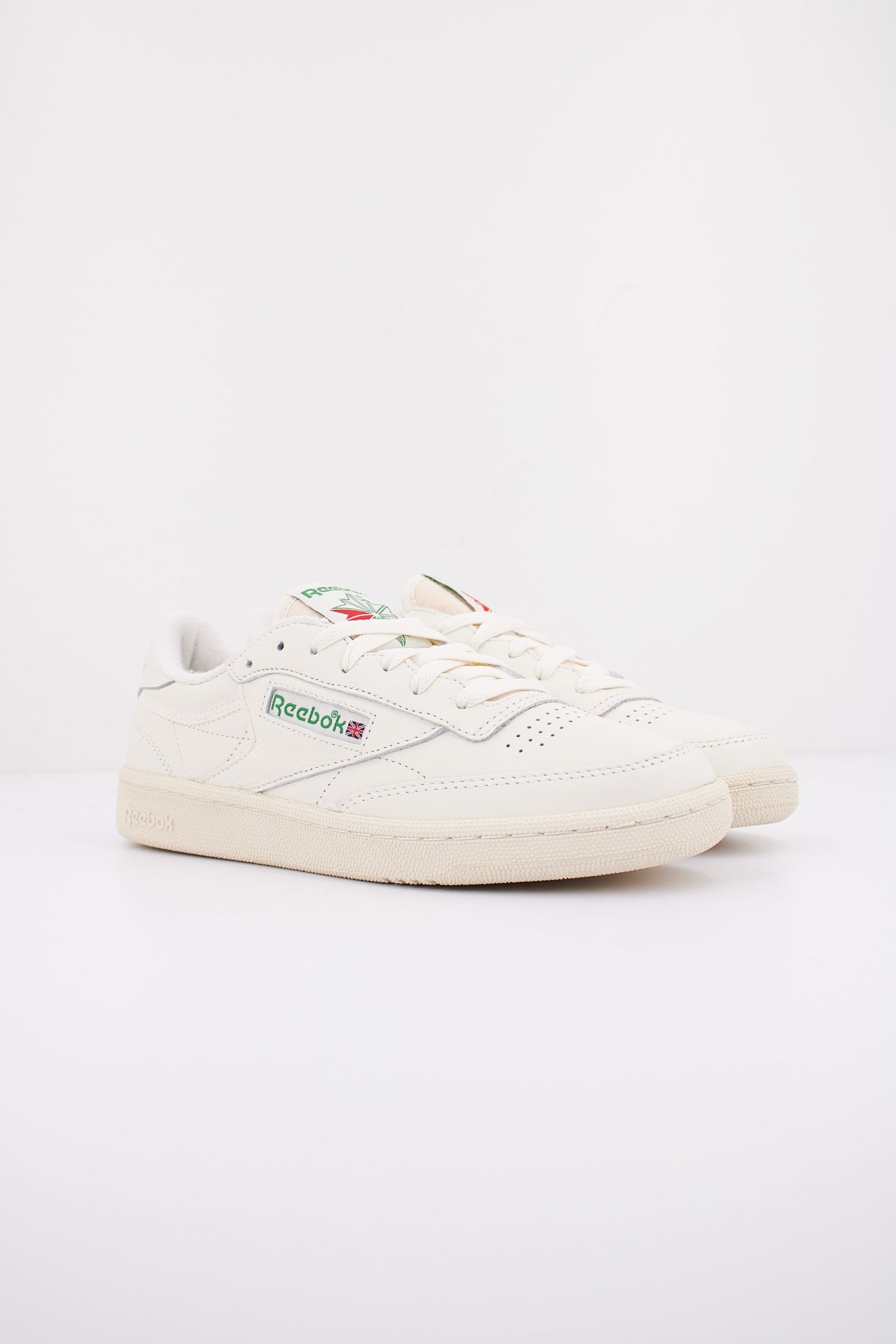 REEBOK CLUB C VINTAGE en color BEIS (2)