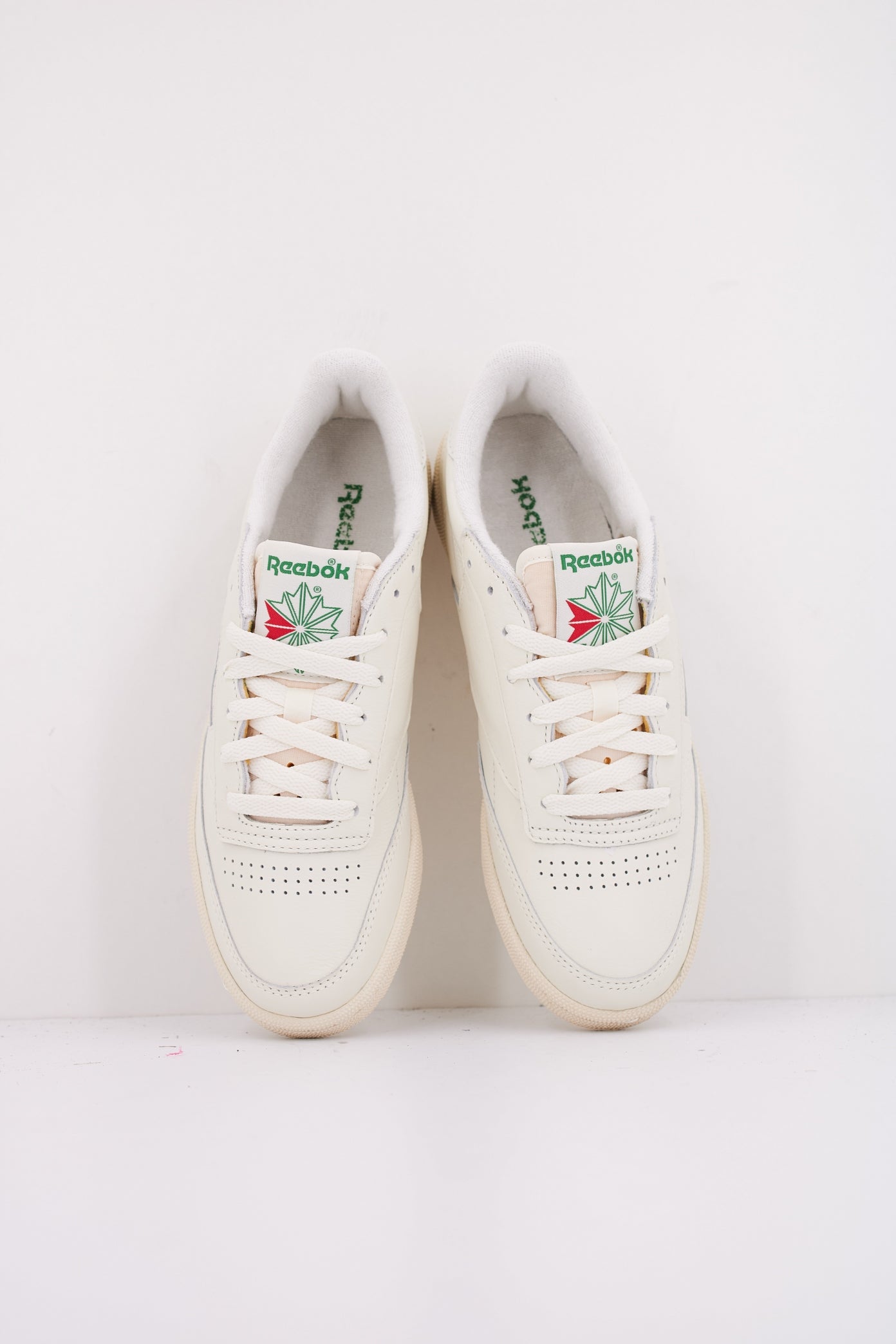 REEBOK CLUB C VINTAGE en color BEIS (3)