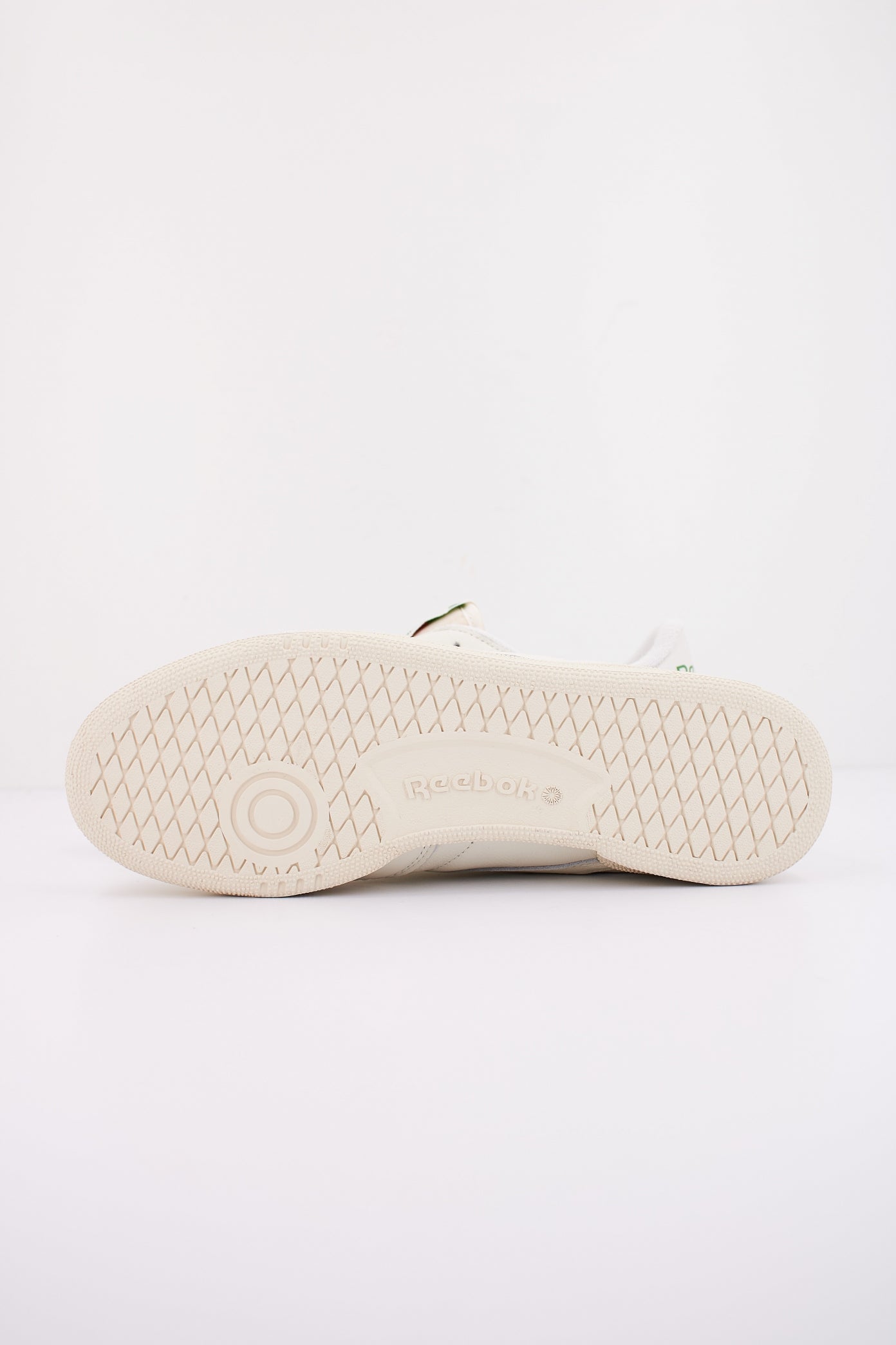 REEBOK CLUB C VINTAGE en color BEIS (5)