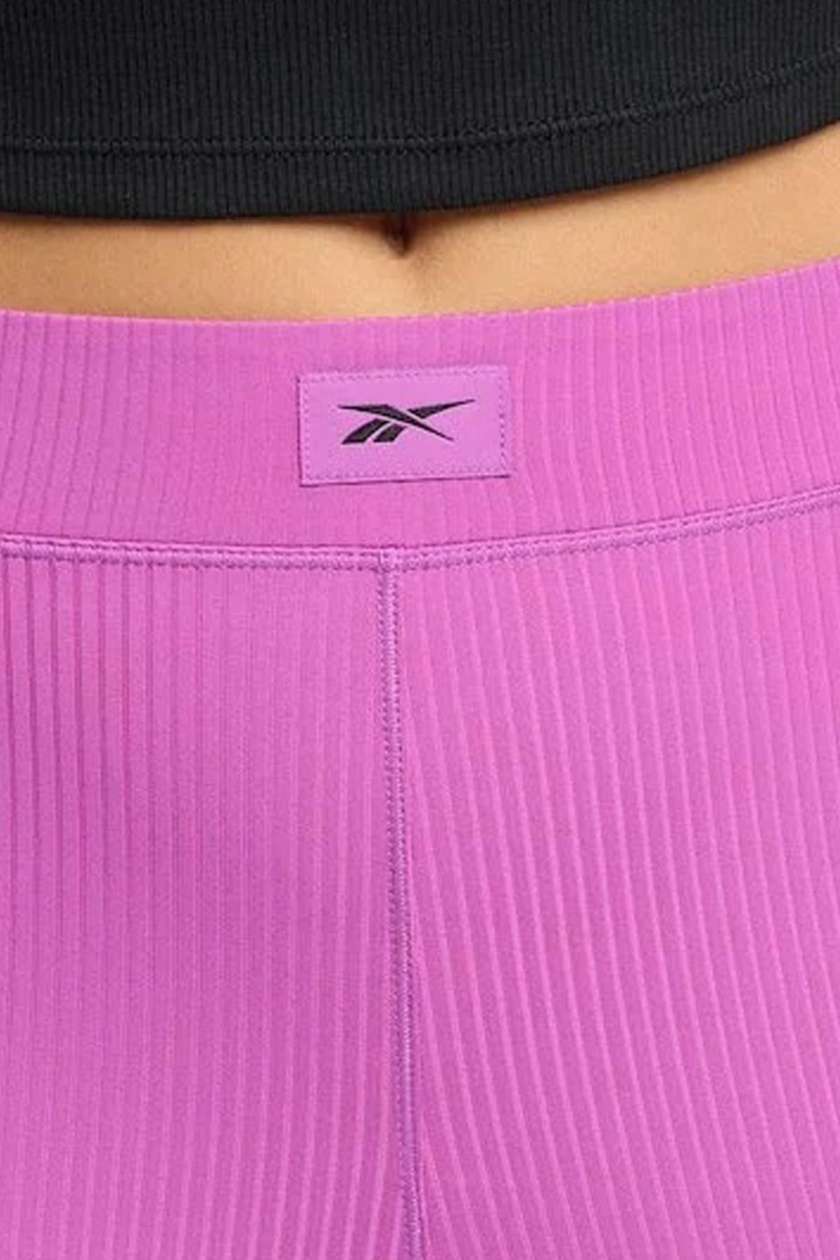 REEBOK RIB BIKE SHORT en color VIOLETA (4)