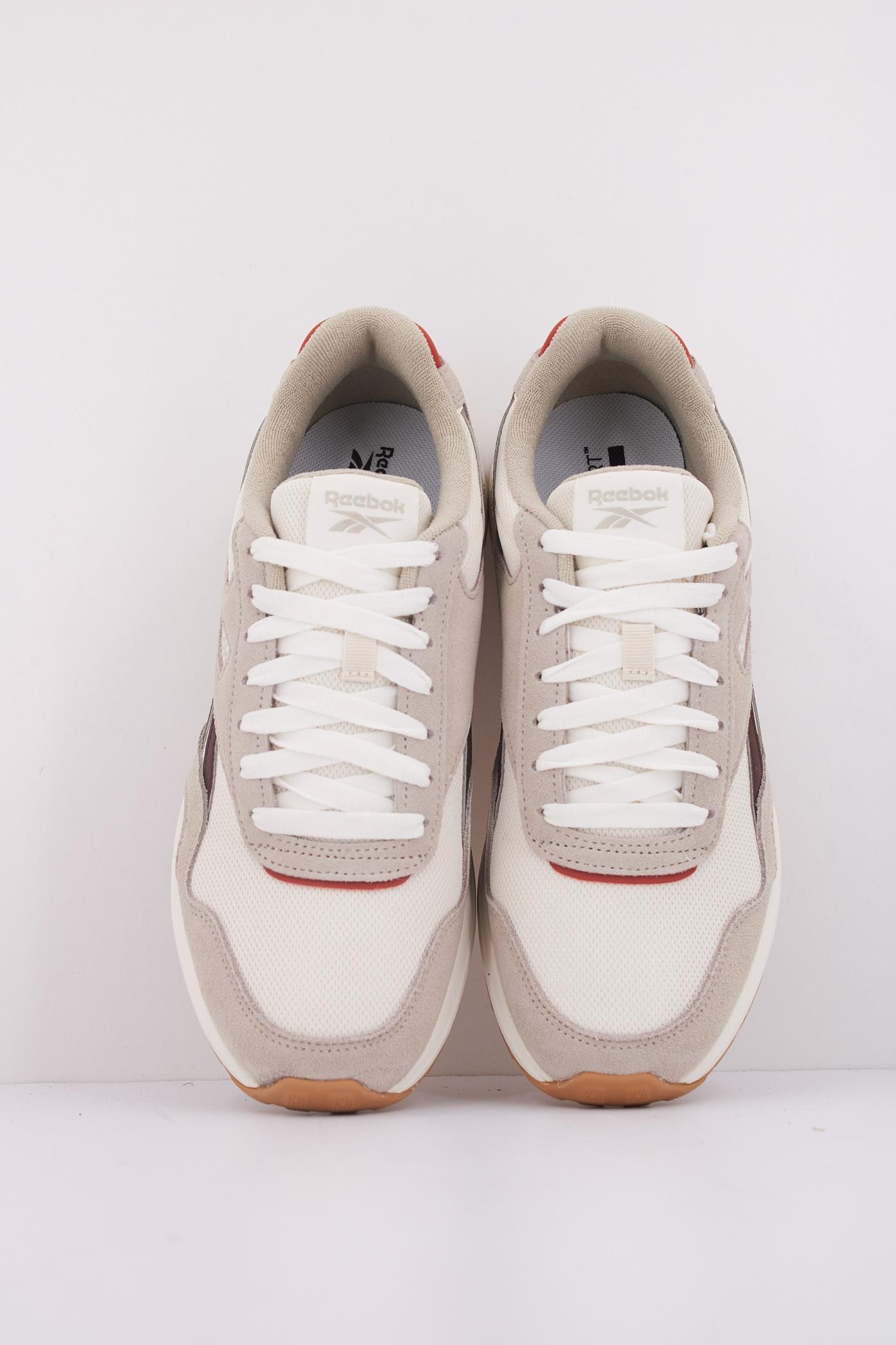 REEBOK GL en color BEIS (3)