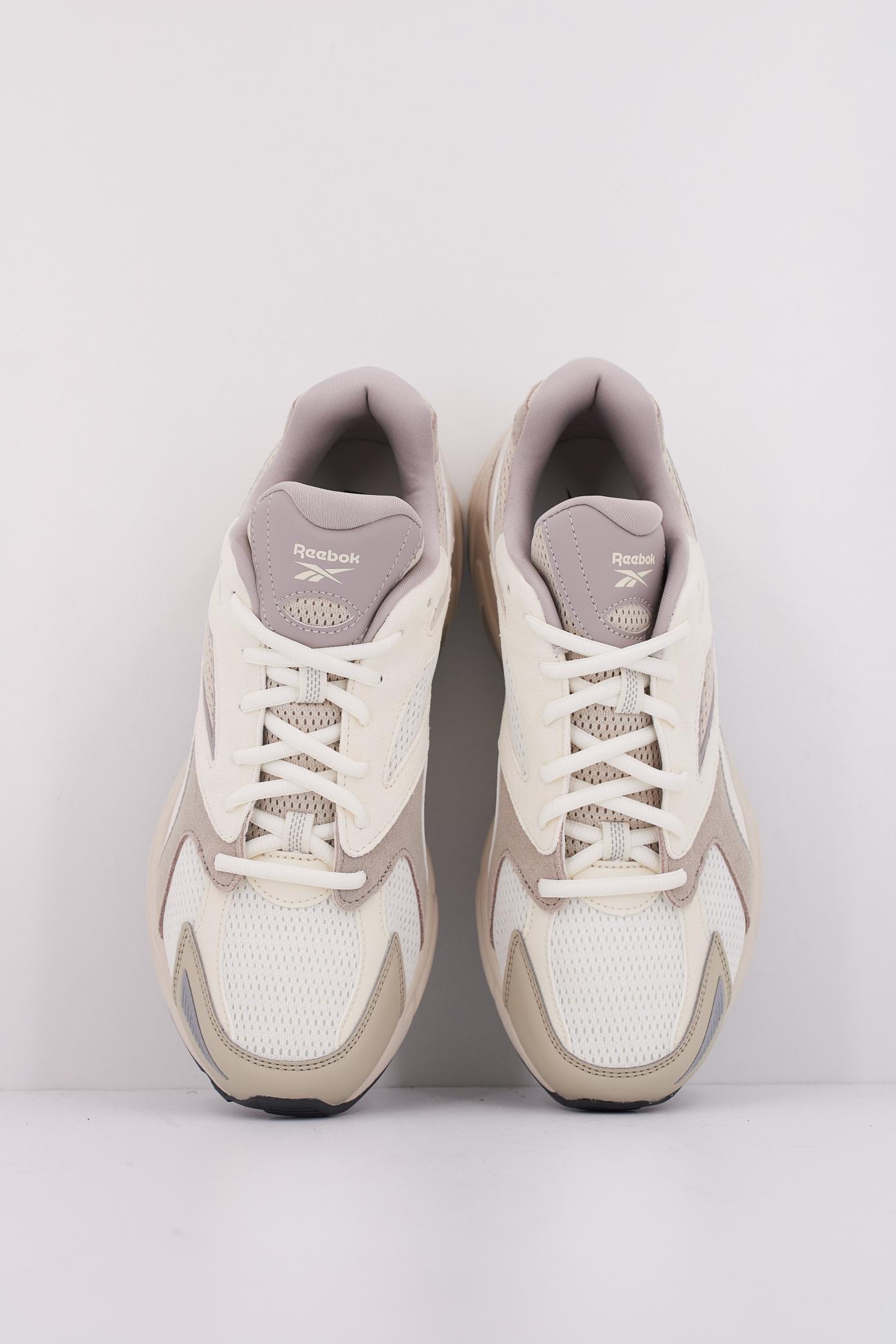 REEBOK ROAD PRIME en color BEIS (3)