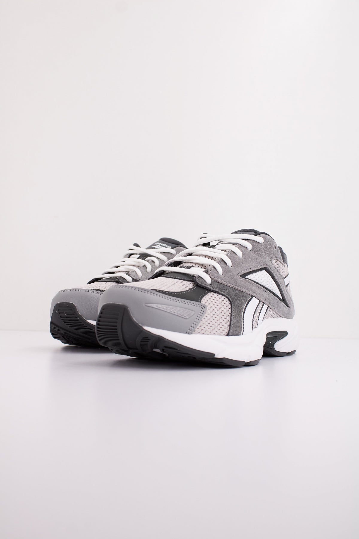REEBOK ROAD PRIME en color GRIS  (2)