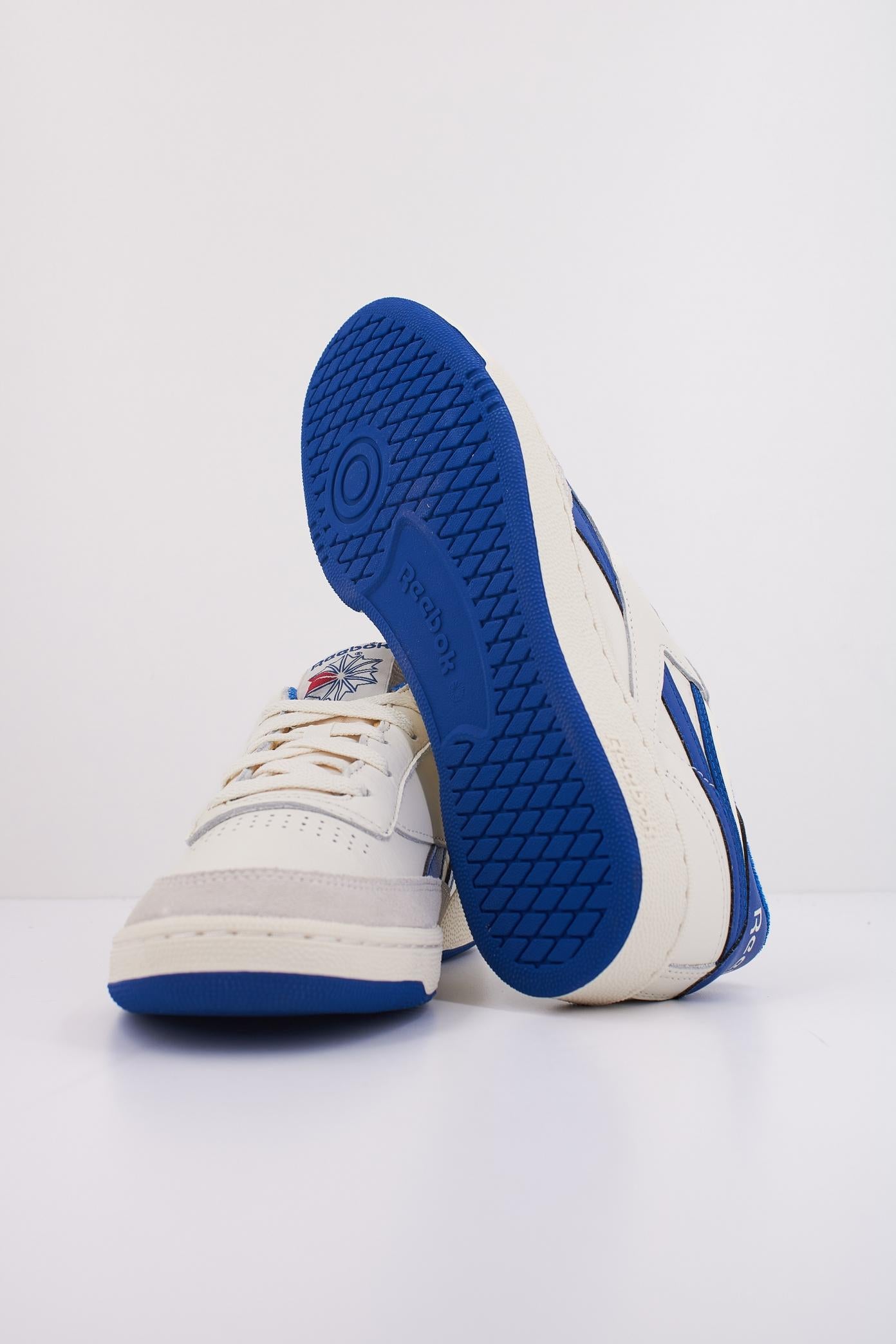 REEBOK CLUB C REVENGE VINTAGE en color BEIS (5)