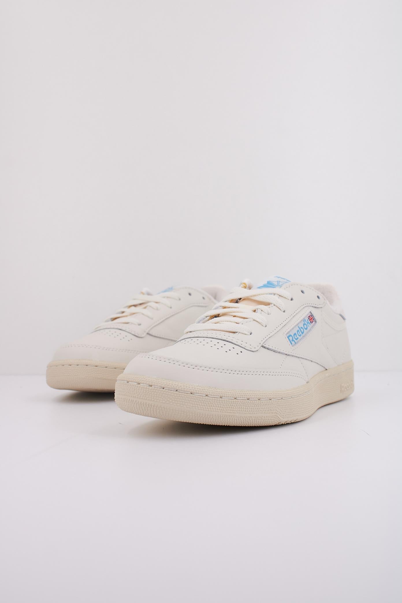 REEBOK CLUB C VINTAGE en color BEIS (2)