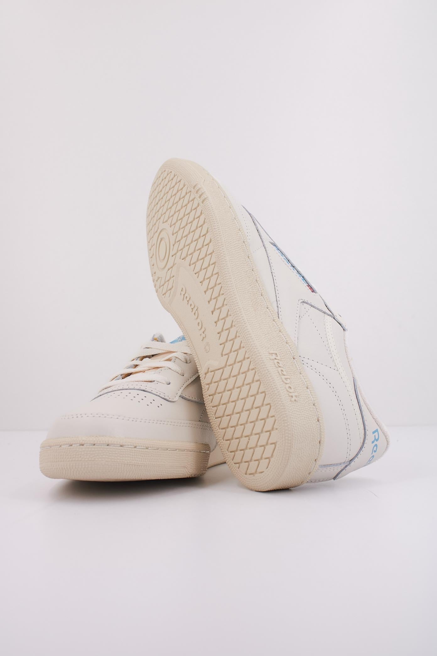 REEBOK CLUB C VINTAGE en color BEIS (5)