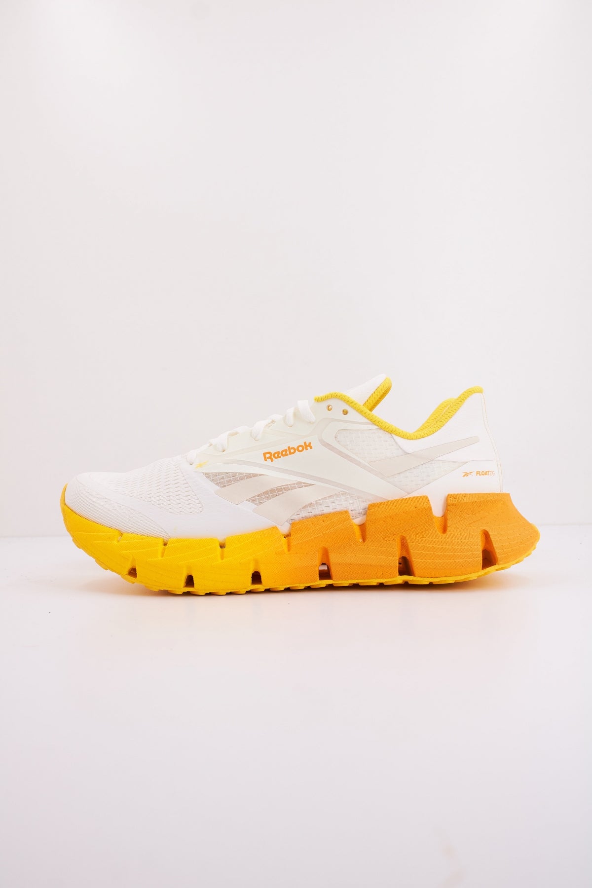 REEBOK FLOATZIG en color BLANCO (1)