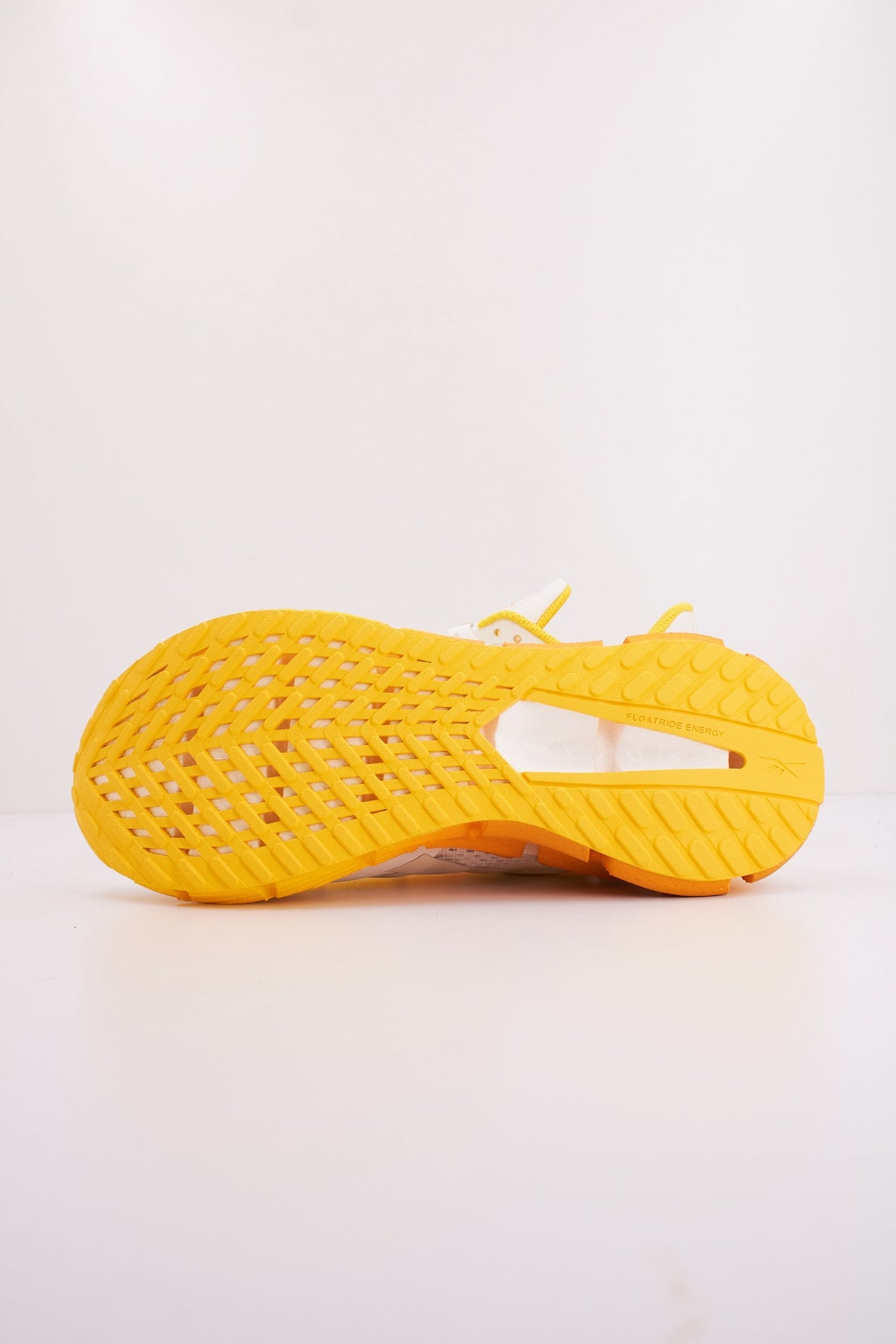 REEBOK FLOATZIG en color BLANCO (5)