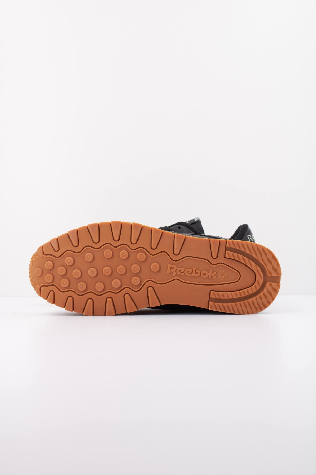 REEBOK CLASSIC LEATHER en color NEGRO (5)