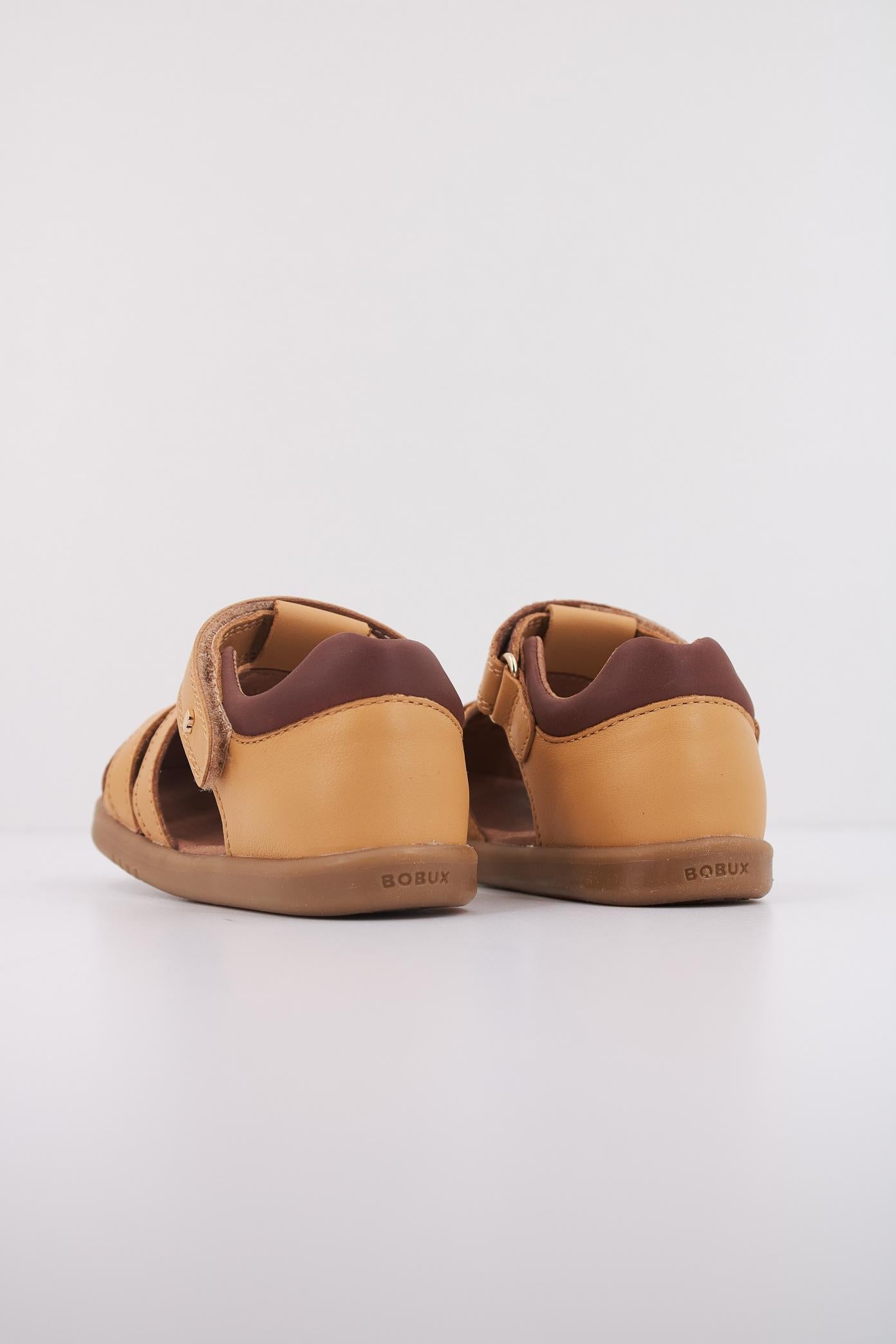 BOBUX CROSS JUMP en color MARRON CLARO (4)