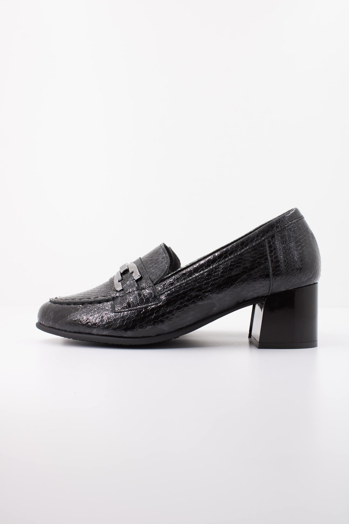 PITILLOS P MOCASIN SERPIENTE CHAROL en color NEGRO (1)