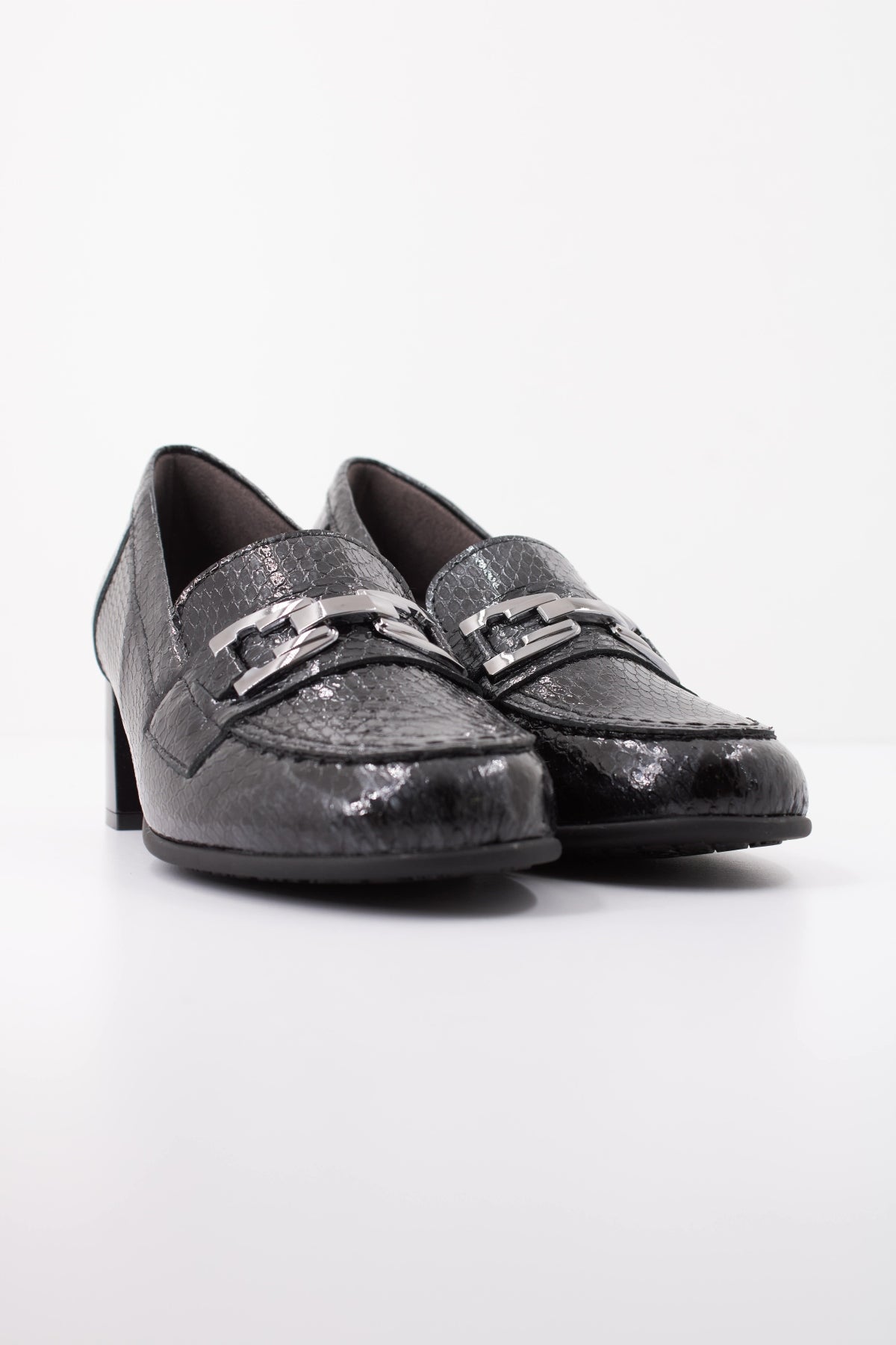 PITILLOS P MOCASIN SERPIENTE CHAROL en color NEGRO (2)