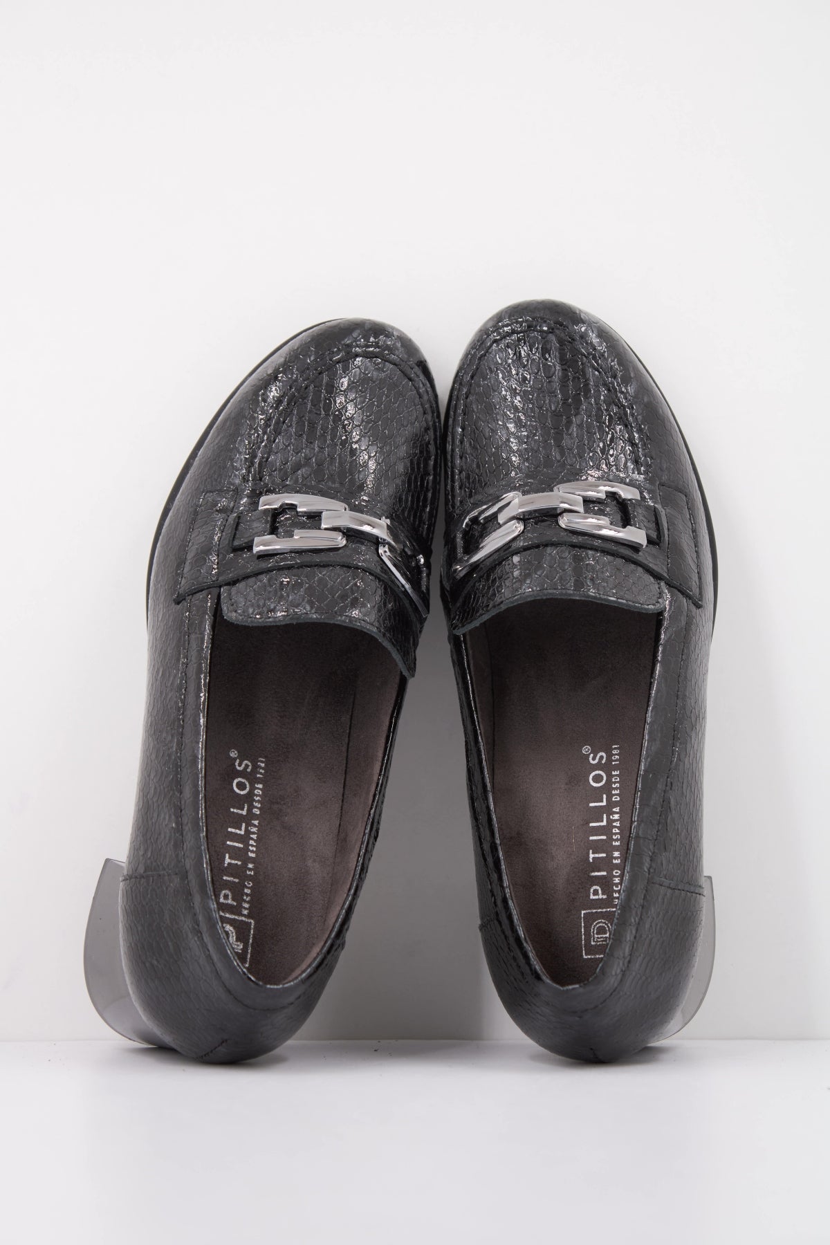 PITILLOS P MOCASIN SERPIENTE CHAROL en color NEGRO (3)
