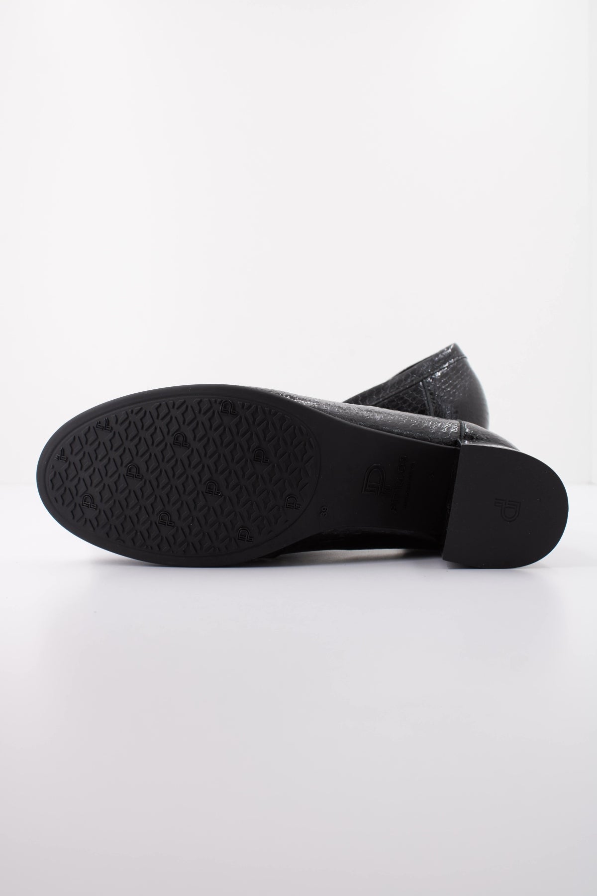 PITILLOS P MOCASIN SERPIENTE CHAROL en color NEGRO (5)
