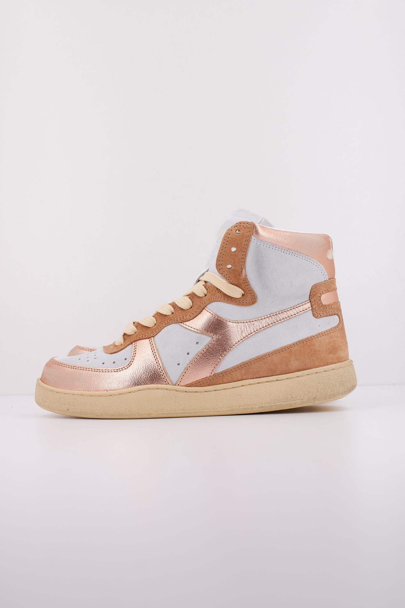 DIADORA ALTO BASKET USED en color ORO (1)