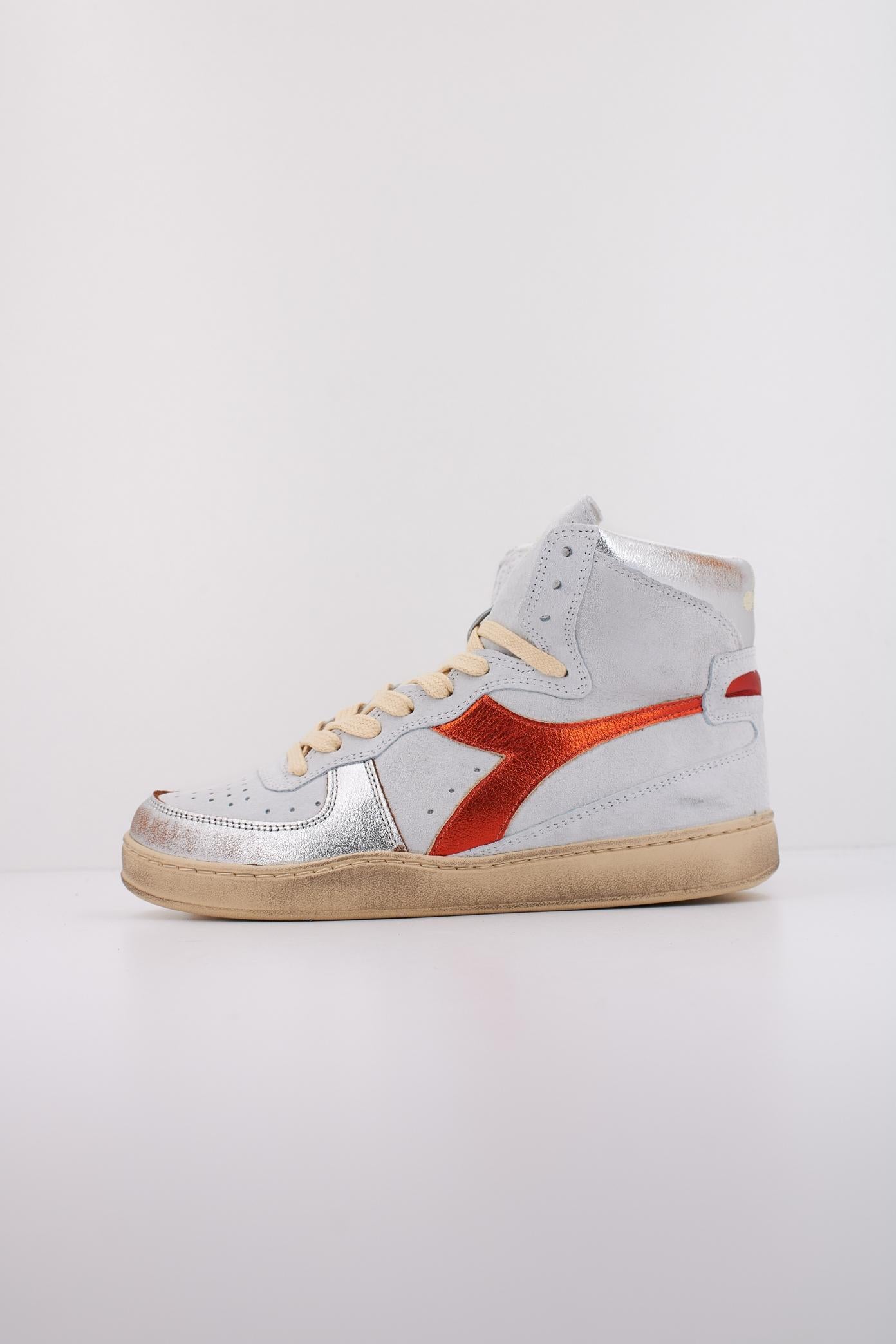 DIADORA ALTO BASKET USED en color BLANCO (1)