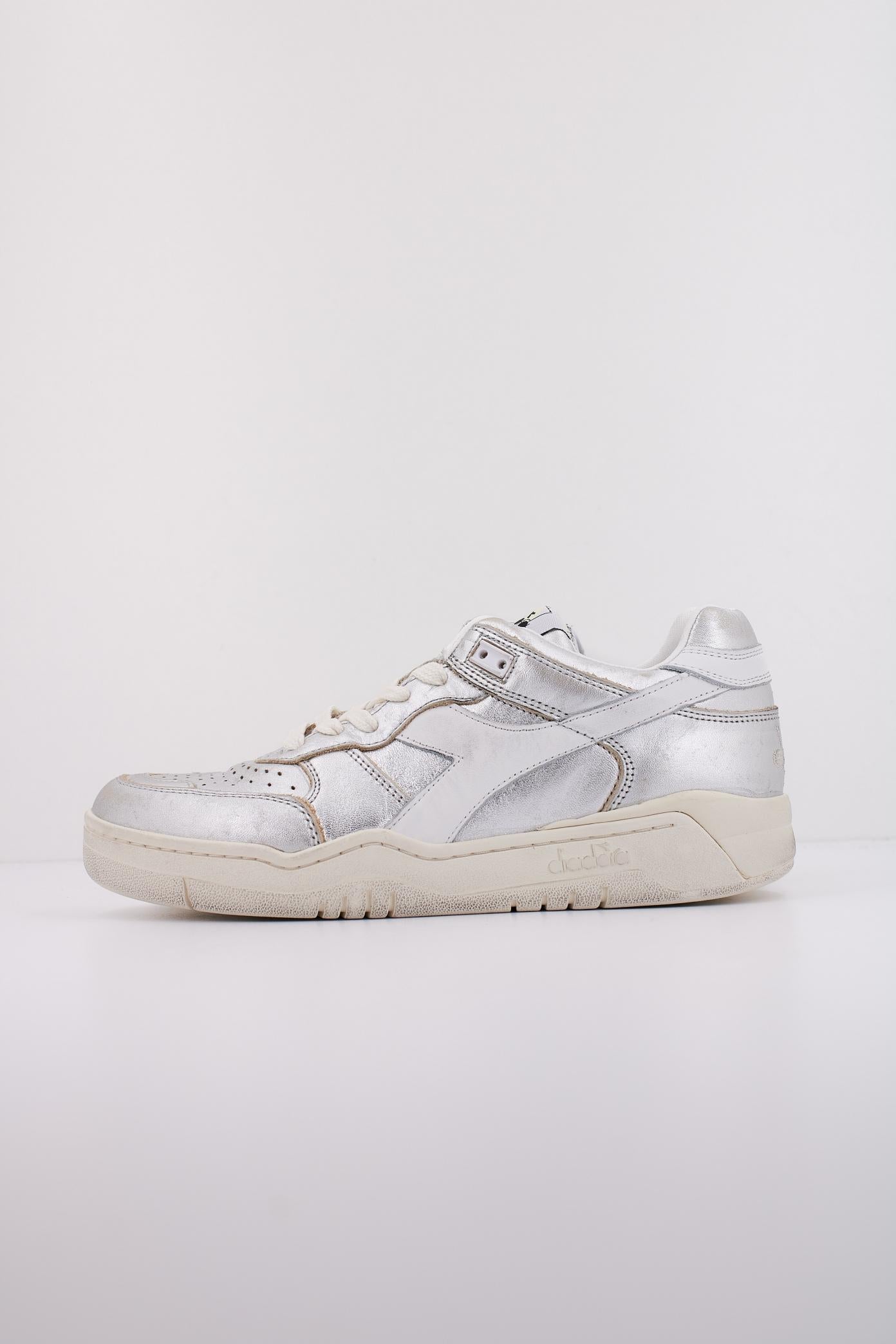 DIADORA METAL WN en color PLATA (1)