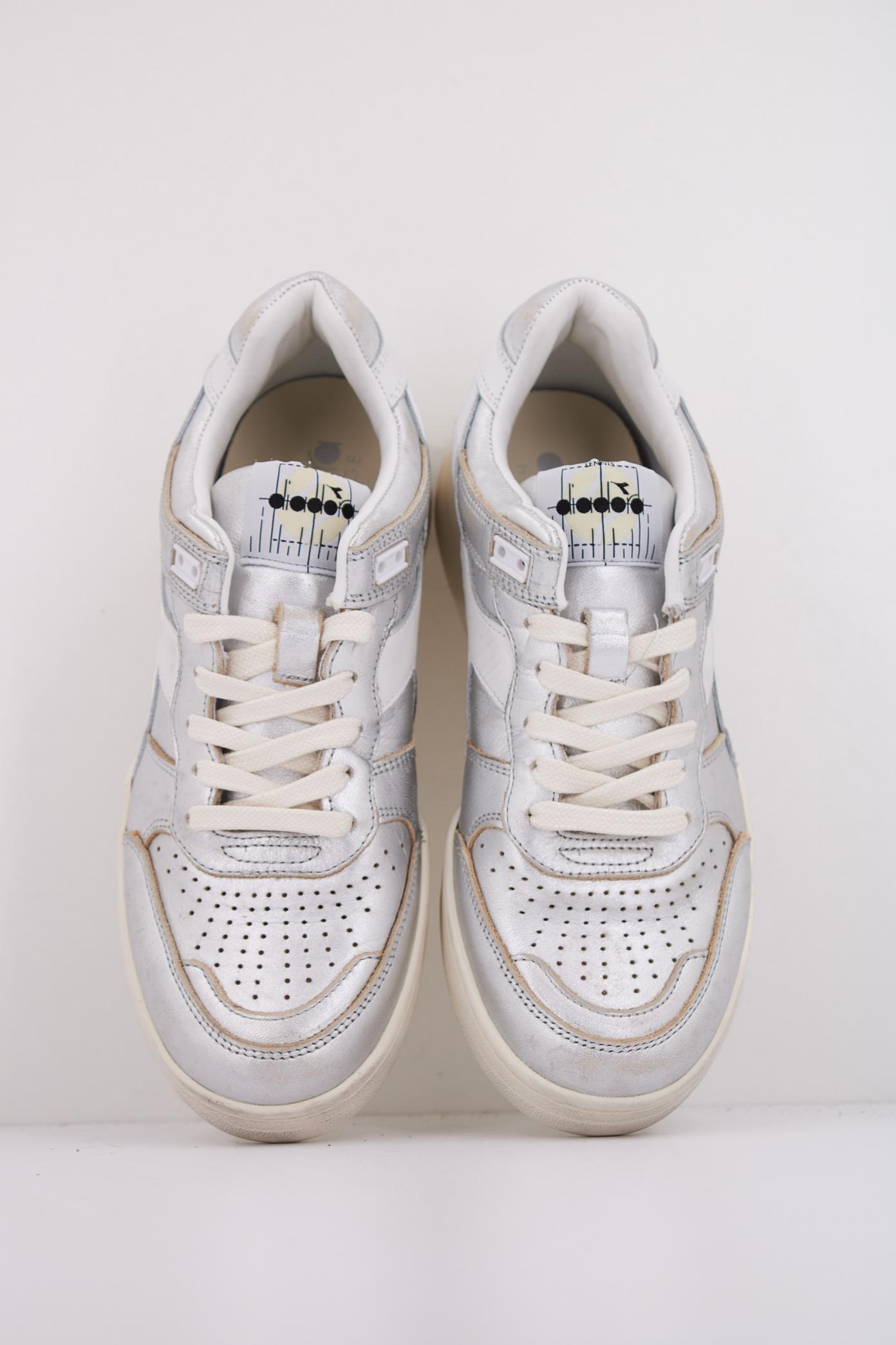 DIADORA METAL WN en color PLATA (3)