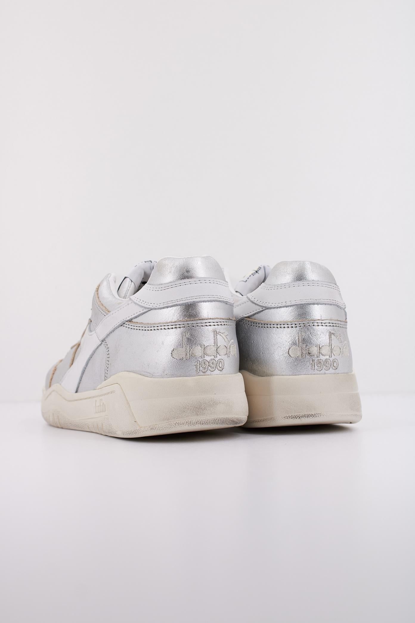 DIADORA METAL WN en color PLATA (4)