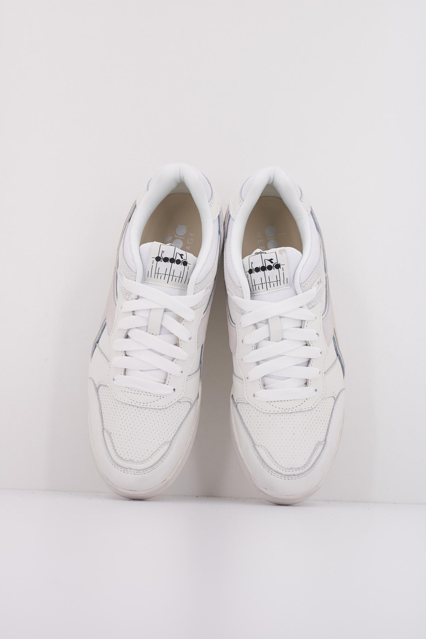 DIADORA USED en color BLANCO (3)