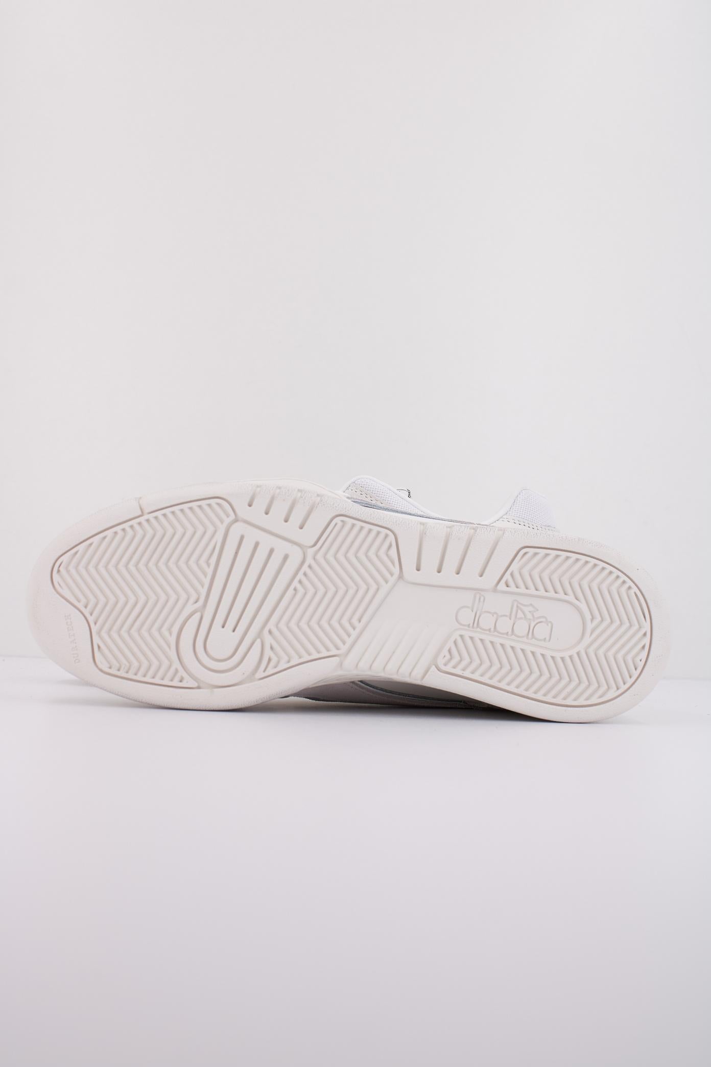 DIADORA USED en color BLANCO (5)