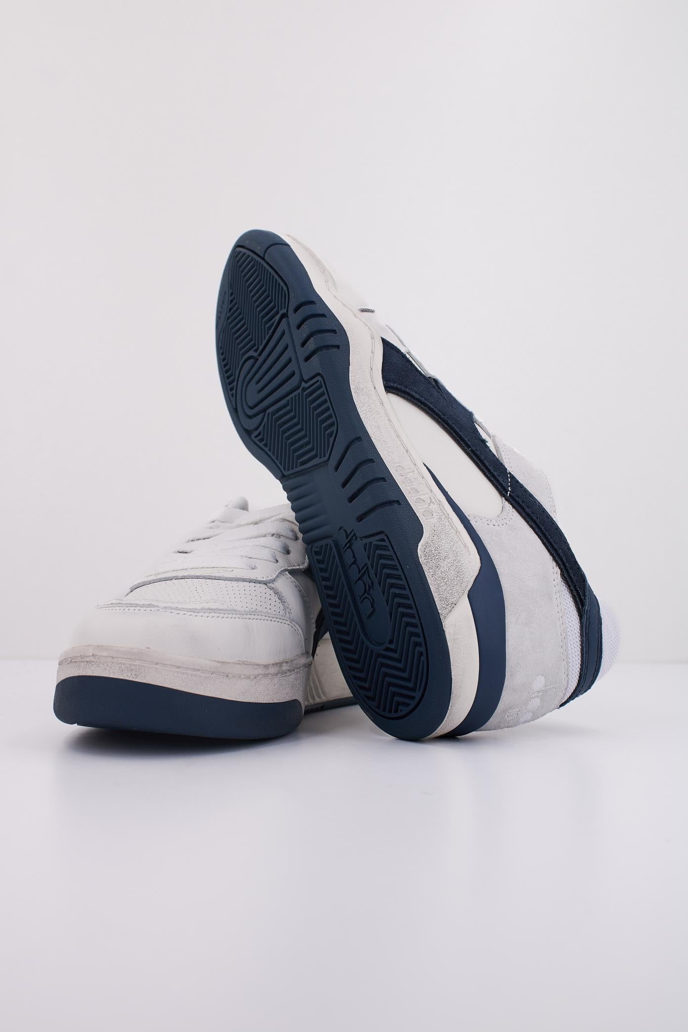 DIADORA USED en color BLANCO (5)
